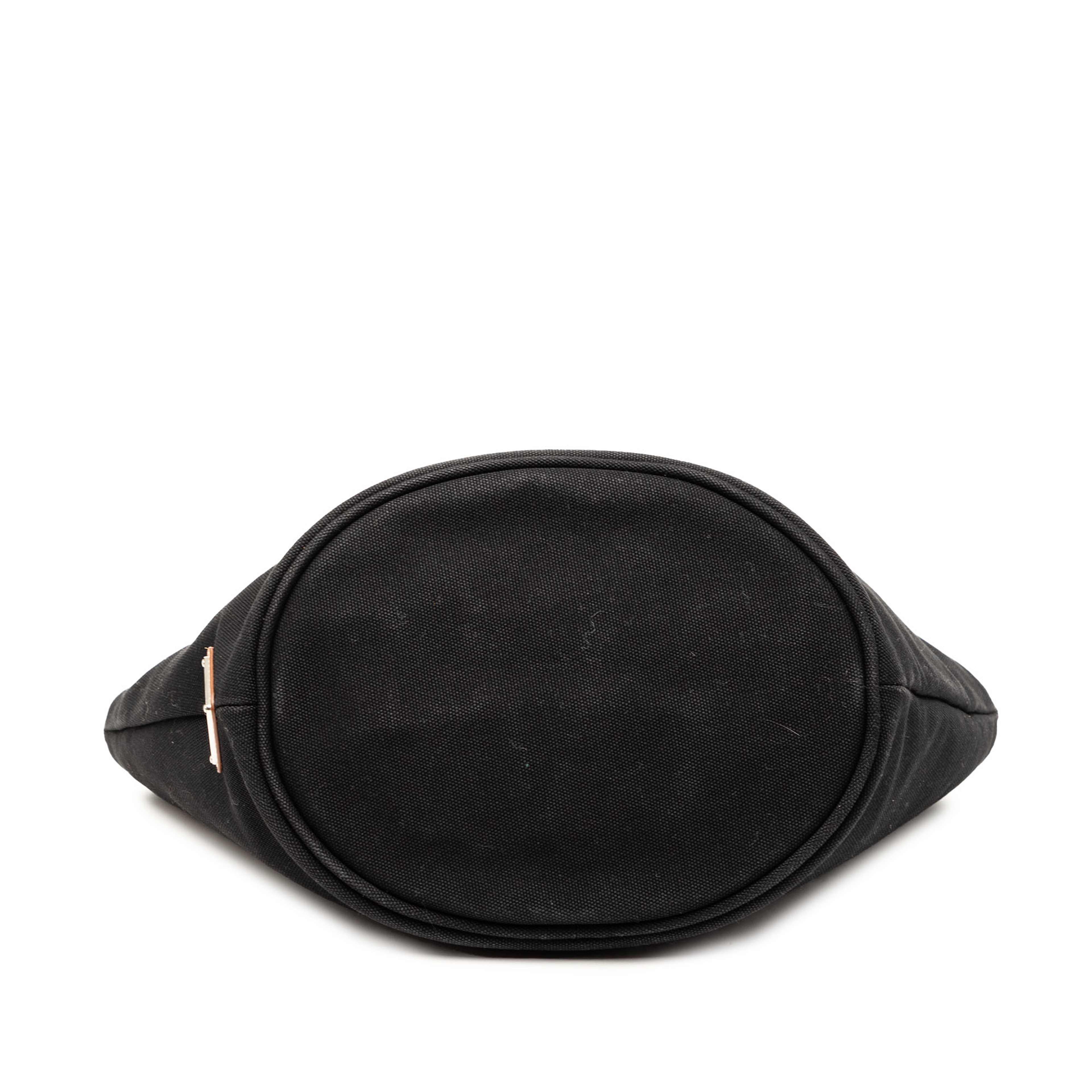 Prada Canvas Canapa Logo Satchel, från Luxclusif, i färgen black. Klicka för att öppna bilden i stort format