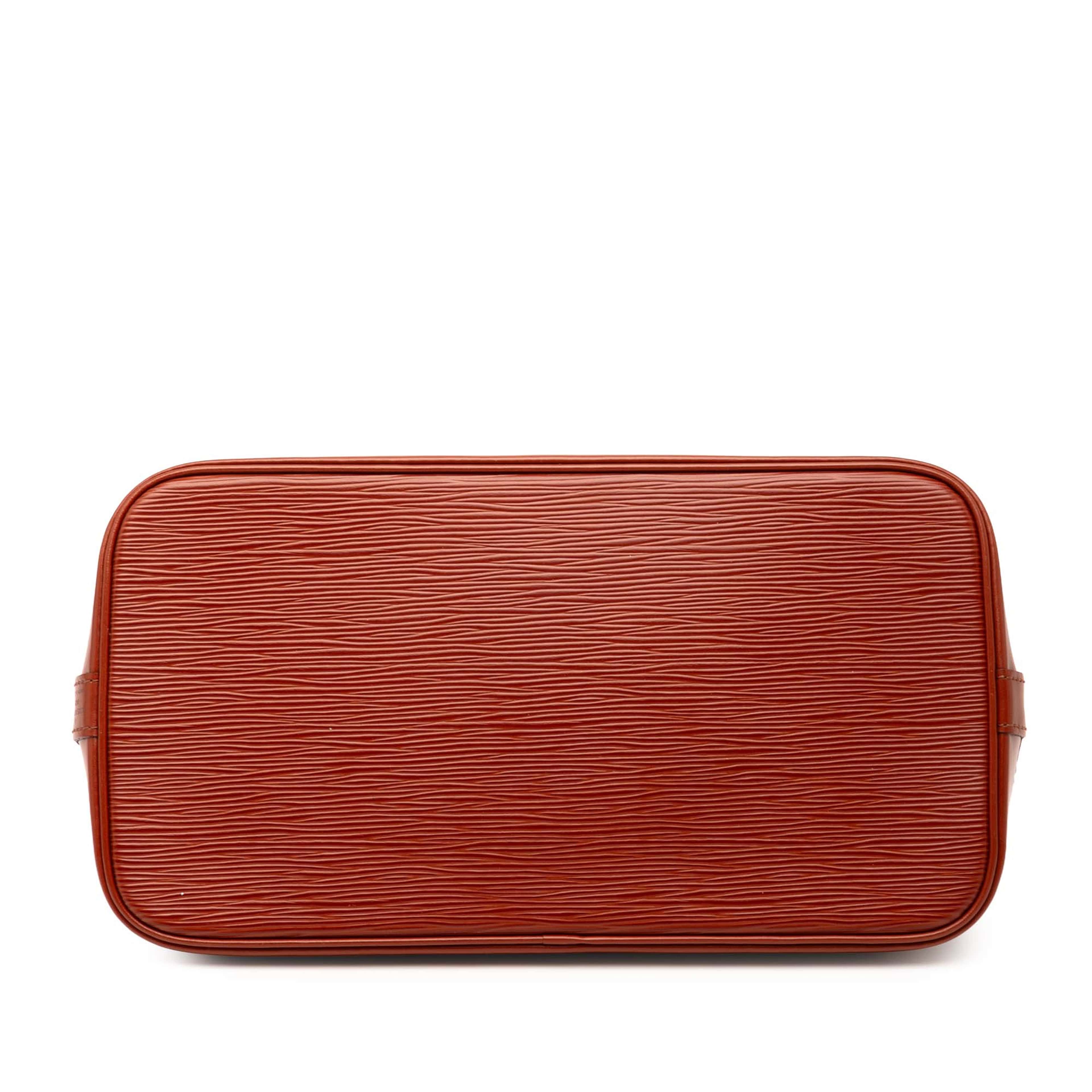 Louis Vuitton Epi Alma Pm, från Luxclusif, i färgen brown. Klicka för att öppna bilden i stort format