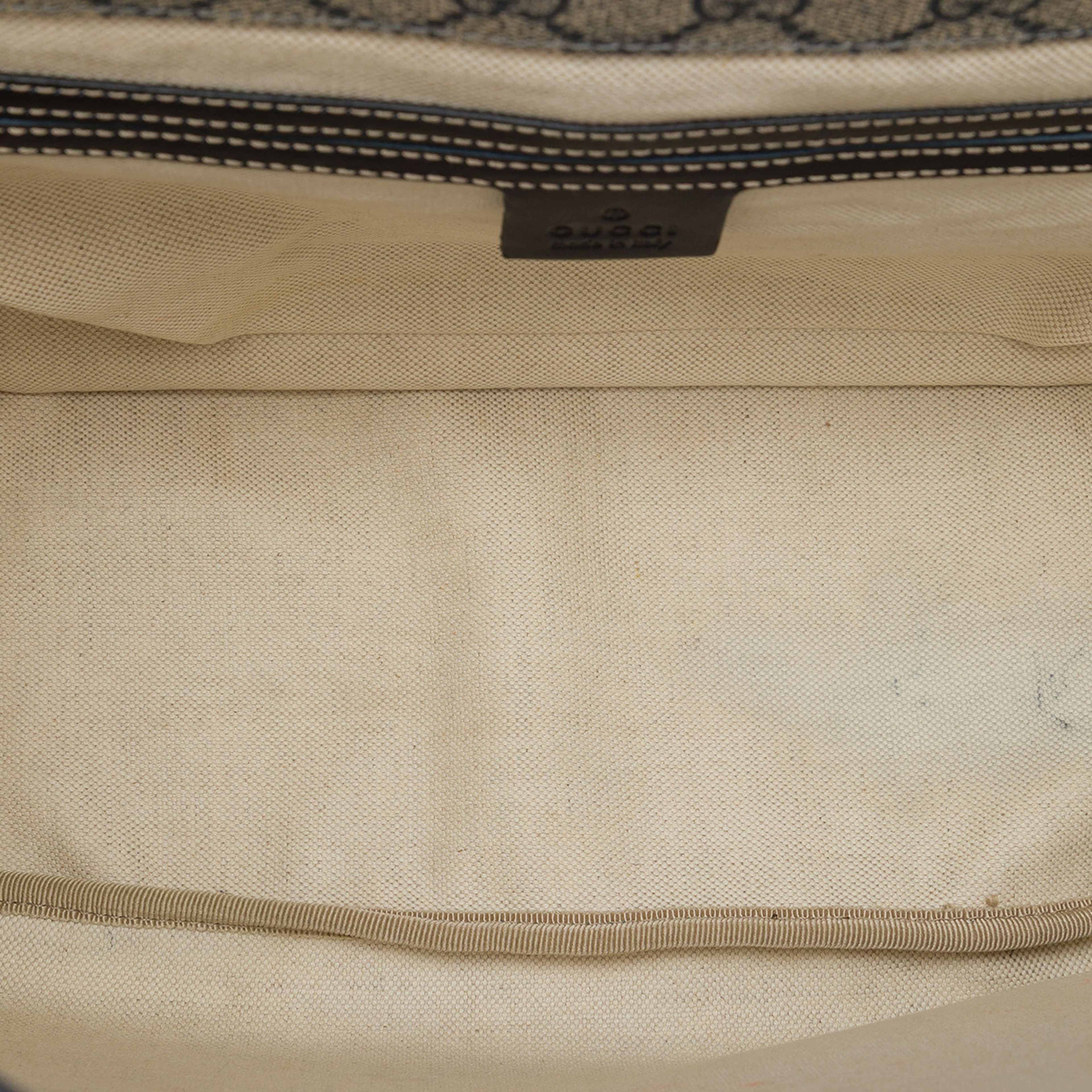 Gucci Gg Supreme Messenger Bag, från Luxclusif, i färgen beige. Klicka för att öppna bilden i stort format