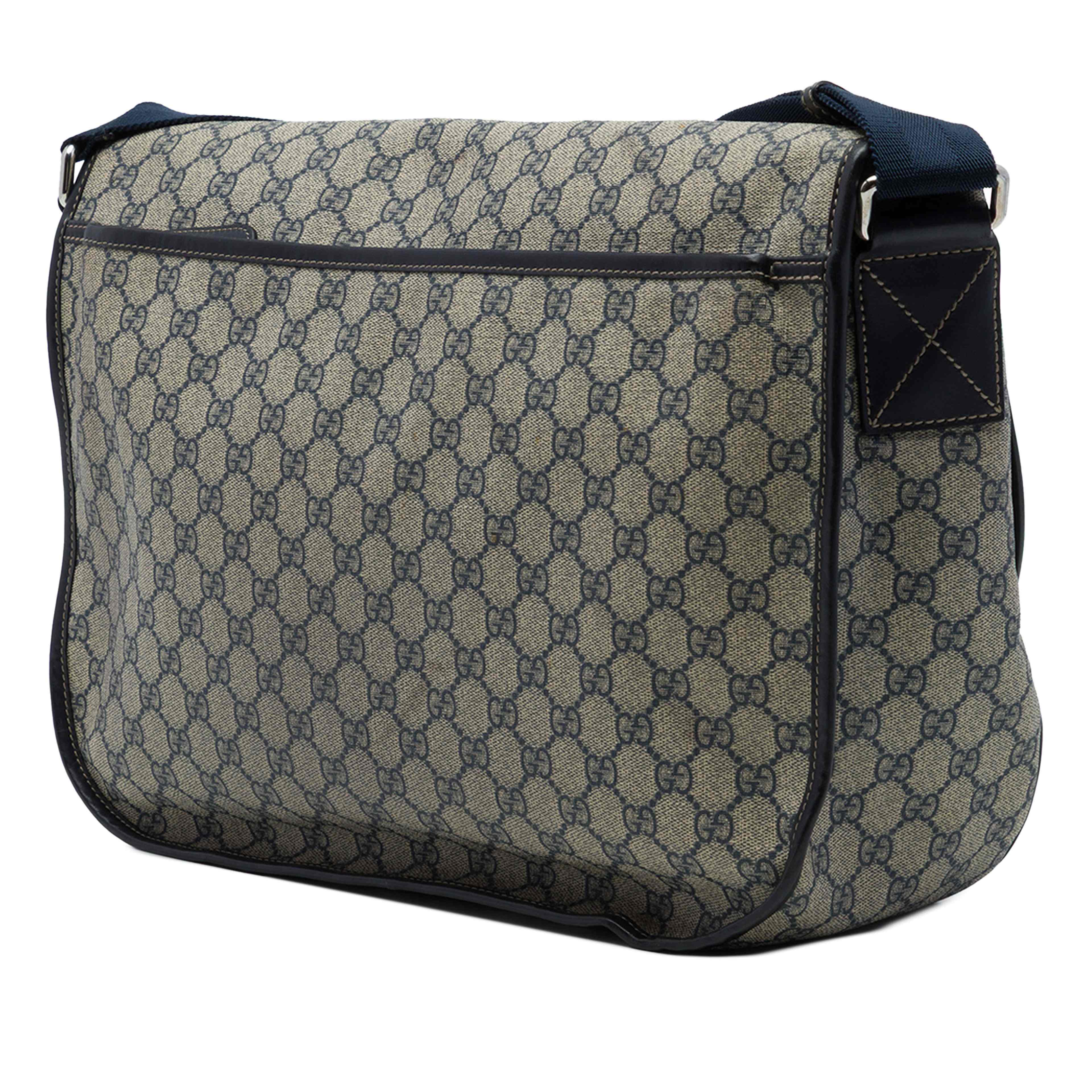 Gucci Gg Supreme Messenger Bag, från Luxclusif, i färgen beige. Klicka för att öppna bilden i stort format