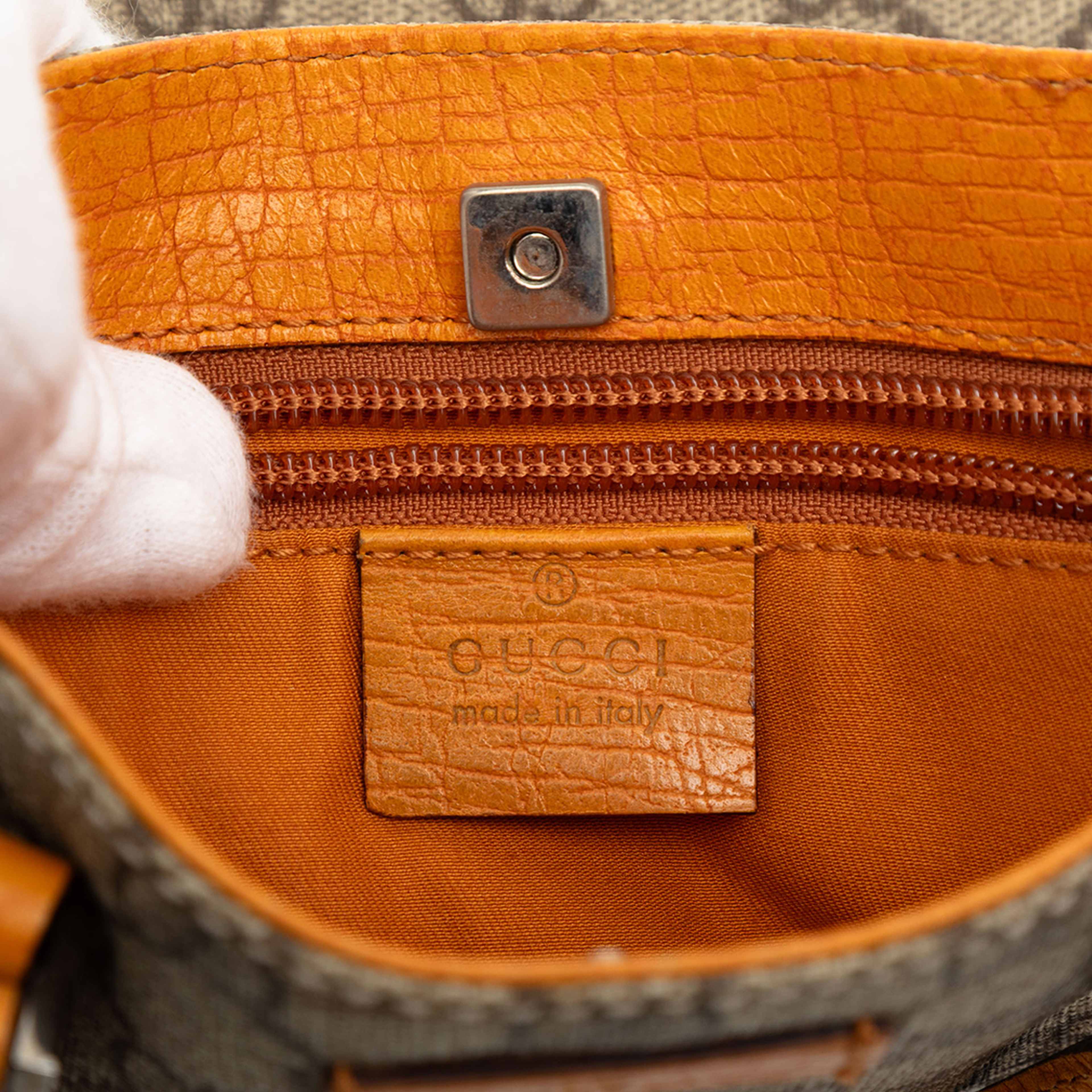 Gucci Gg Supreme Handbag, från Luxclusif, i färgen beige. Klicka för att öppna bilden i stort format