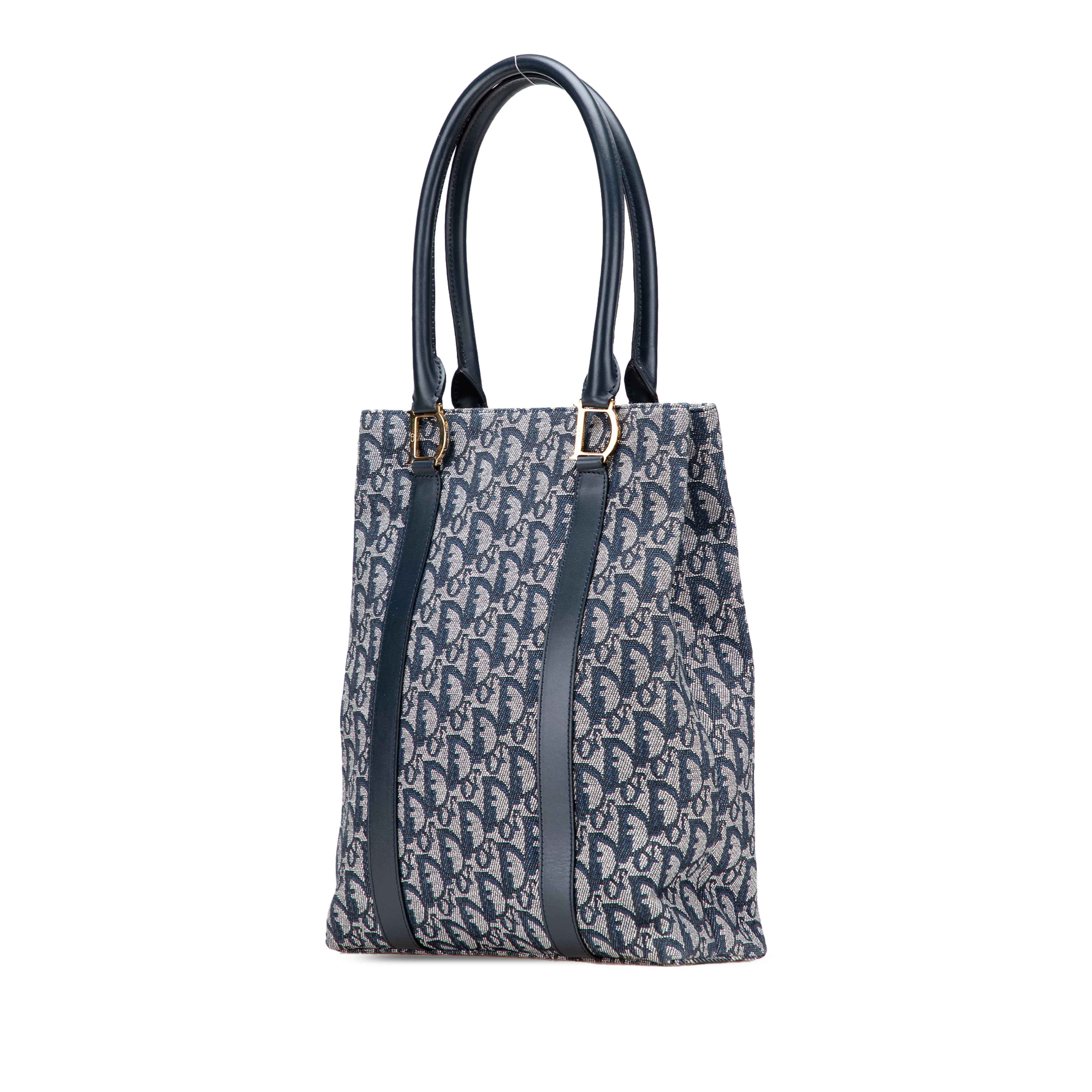Dior Diorissimo Trotter Canvas Tote, från Luxclusif, i färgen blå. Klicka för att öppna bilden i stort format