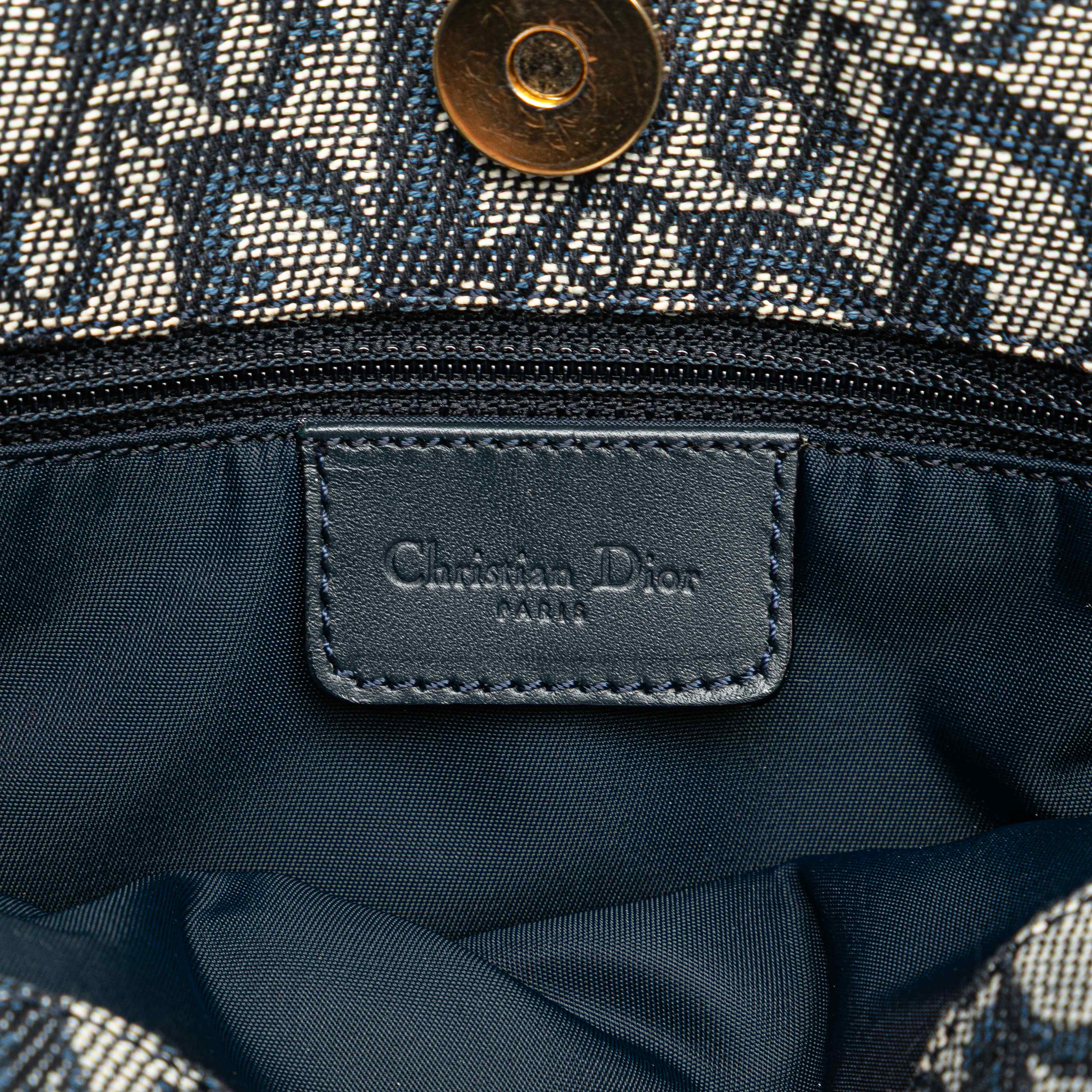 Dior Diorissimo Trotter Canvas Tote, från Luxclusif, i färgen blue. Klicka för att öppna bilden i stort format