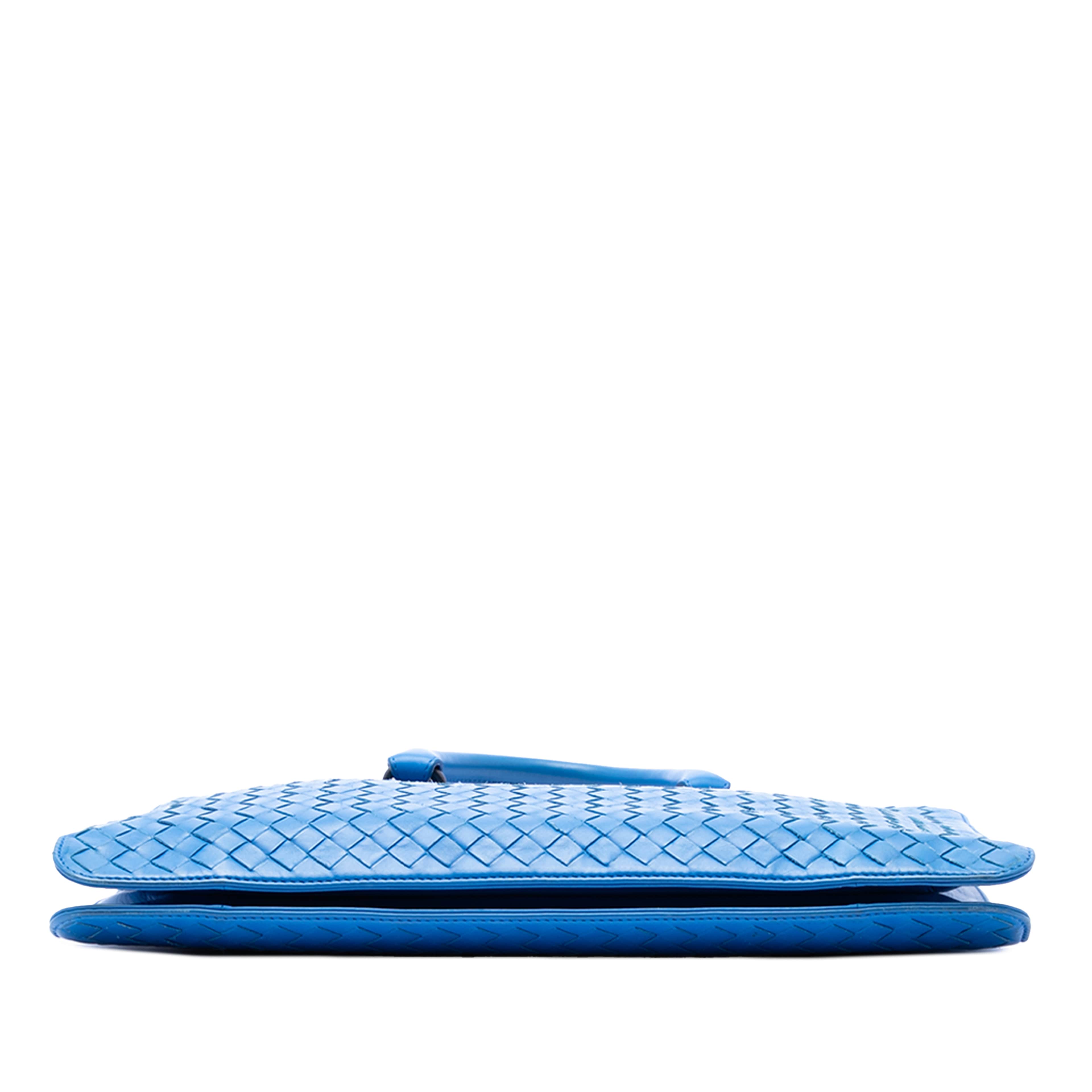 Bottega Veneta Nappa Intrecciato Briefcase, från Luxclusif, i färgen blue. Klicka för att öppna bilden i stort format