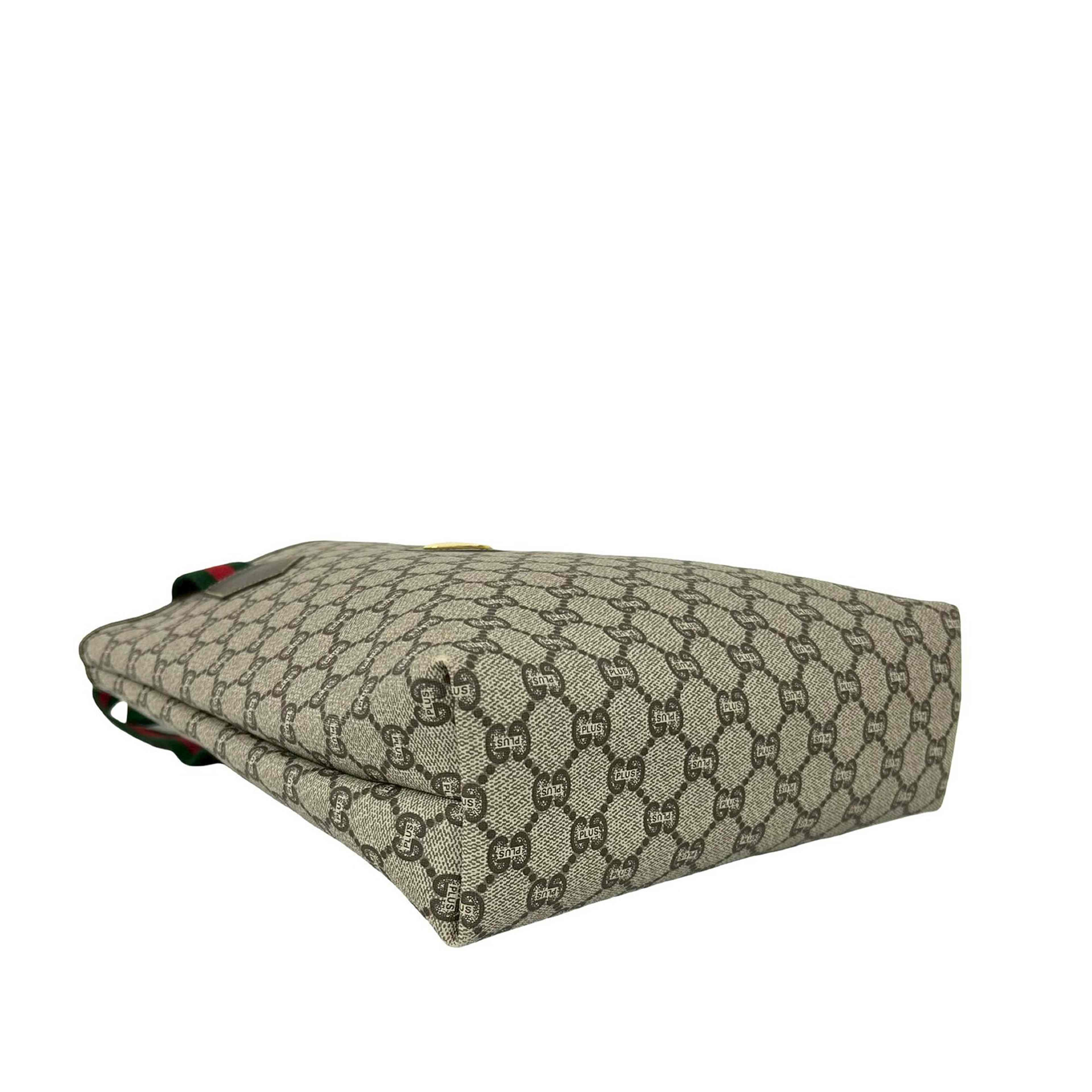 Gucci Gg Supreme Plus Sherry Line Web Tote, från Luxclusif, i färgen beige. Klicka för att öppna bilden i stort format