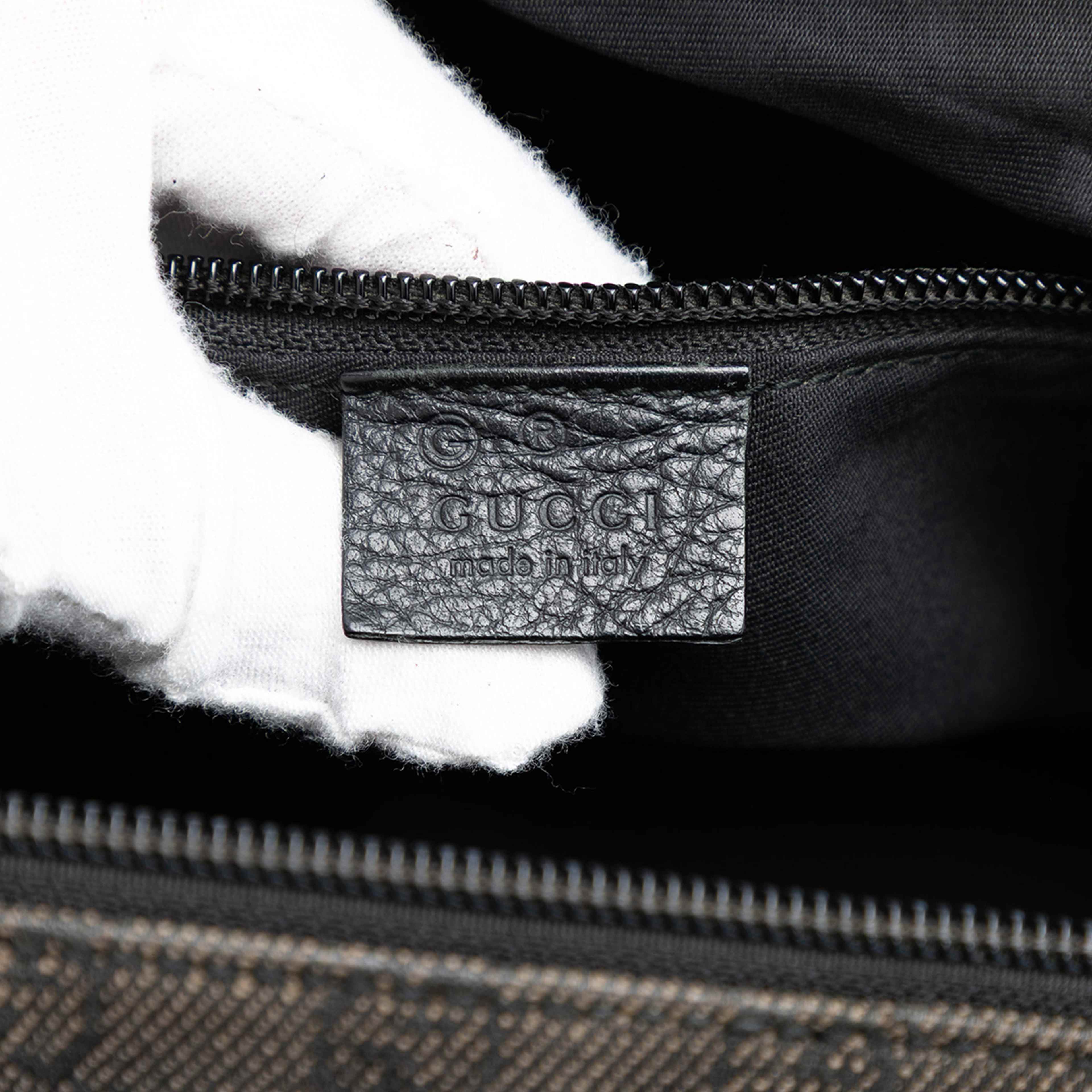 Gucci Gg Denim Crossbody, från Luxclusif, i färgen black. Klicka för att öppna bilden i stort format