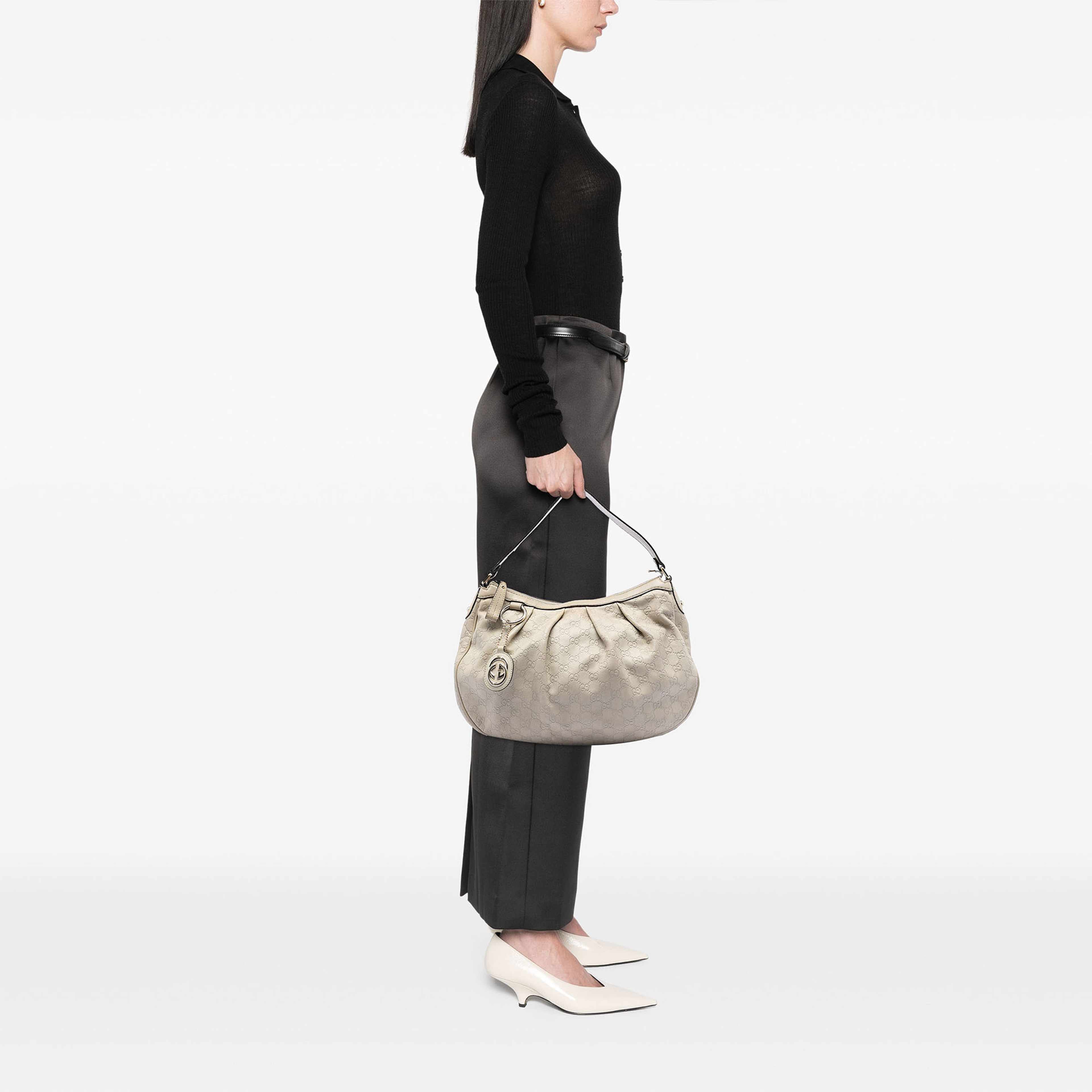 Gucci Guccissima Sukey Shoulder Bag, från Luxclusif, i färgen brun. Klicka för att öppna bilden i stort format