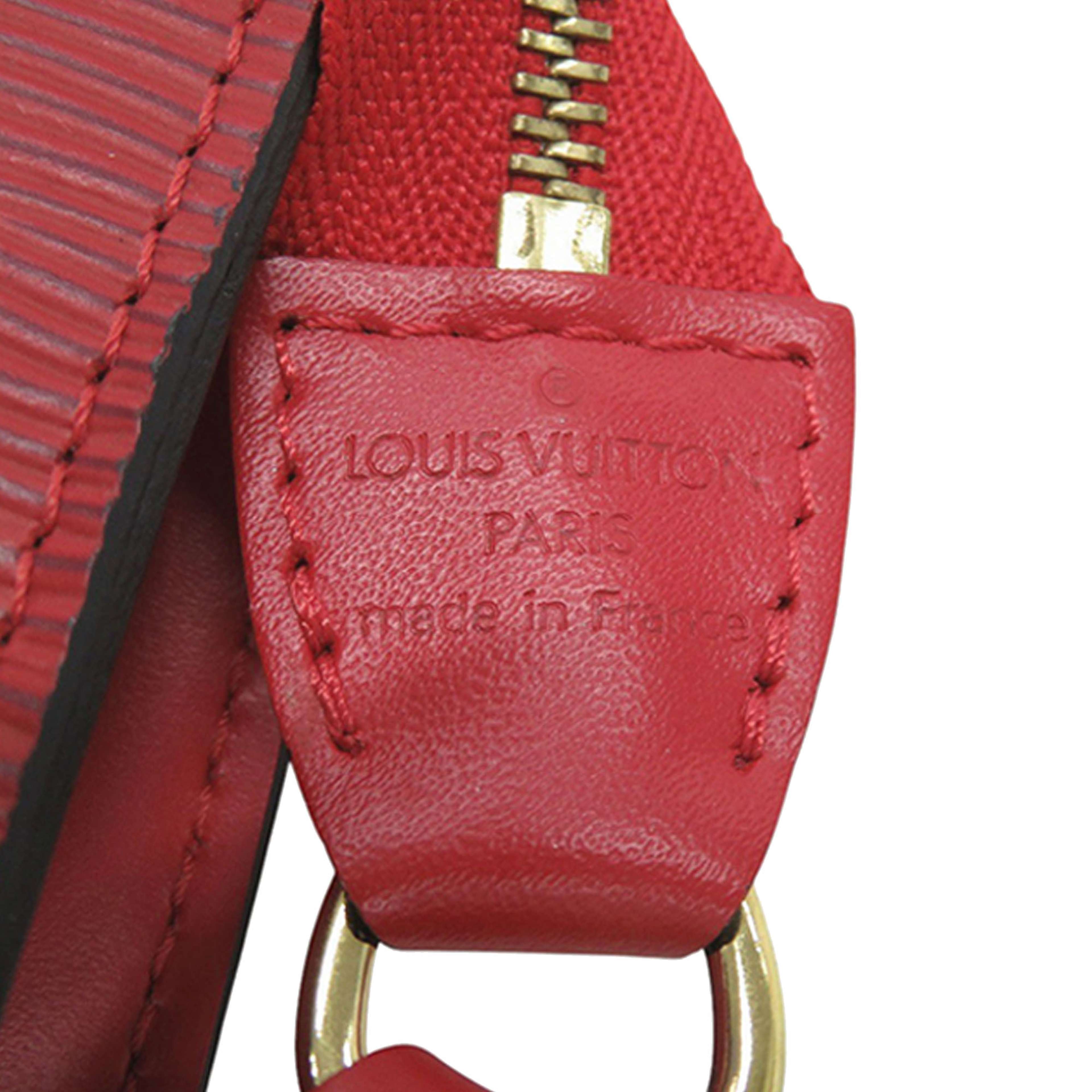 Louis Vuitton Epi Pochette Accessoires, från Luxclusif, i färgen red. Klicka för att öppna bilden i stort format