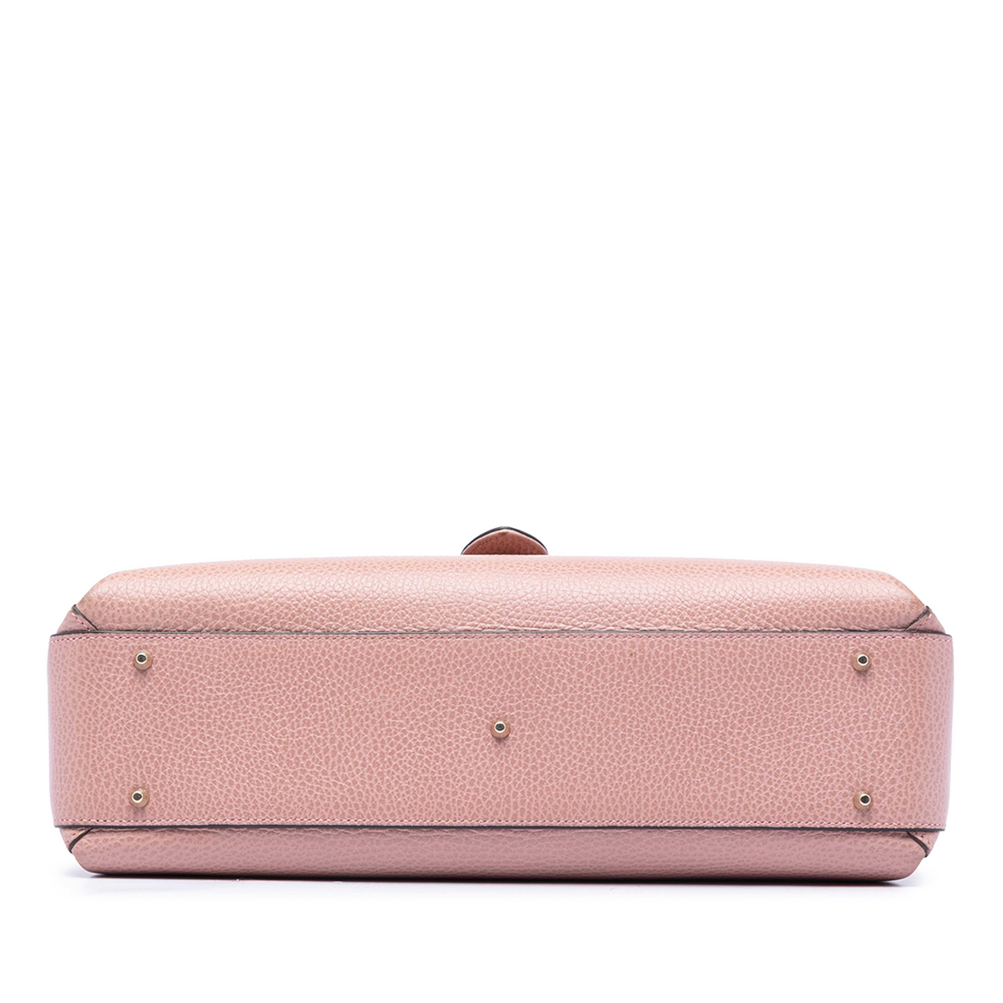 Gucci Medium Dollar Calfskin Interlocking G Satchel, från Luxclusif, i färgen pink. Klicka för att öppna bilden i stort format
