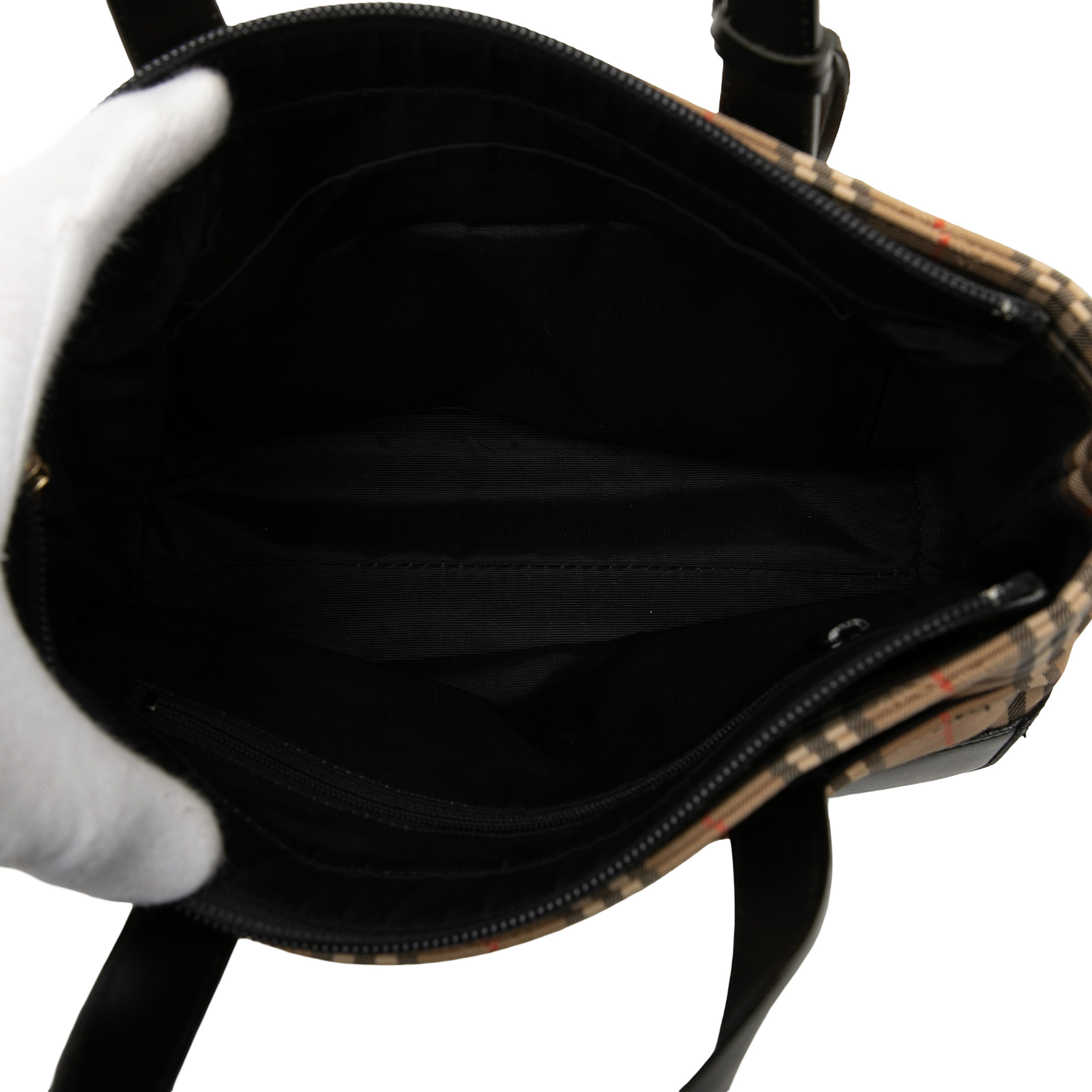 Burberry Haymarket Check Canvas Tote, från Luxclusif, i färgen beige. Klicka för att öppna bilden i stort format