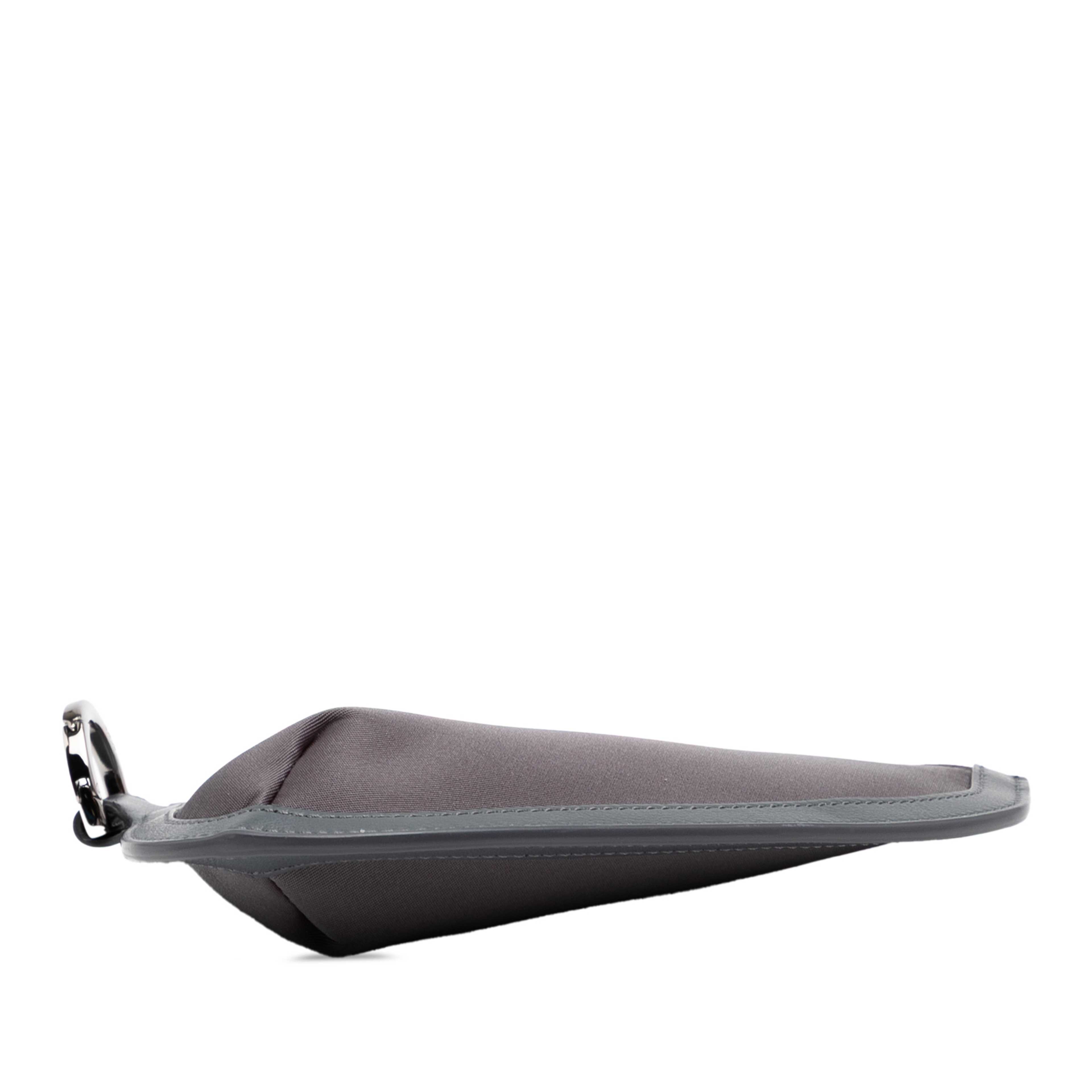 Dior Nylon Saddle Coin Pouch, från Luxclusif, i färgen dark gray. Klicka för att öppna bilden i stort format