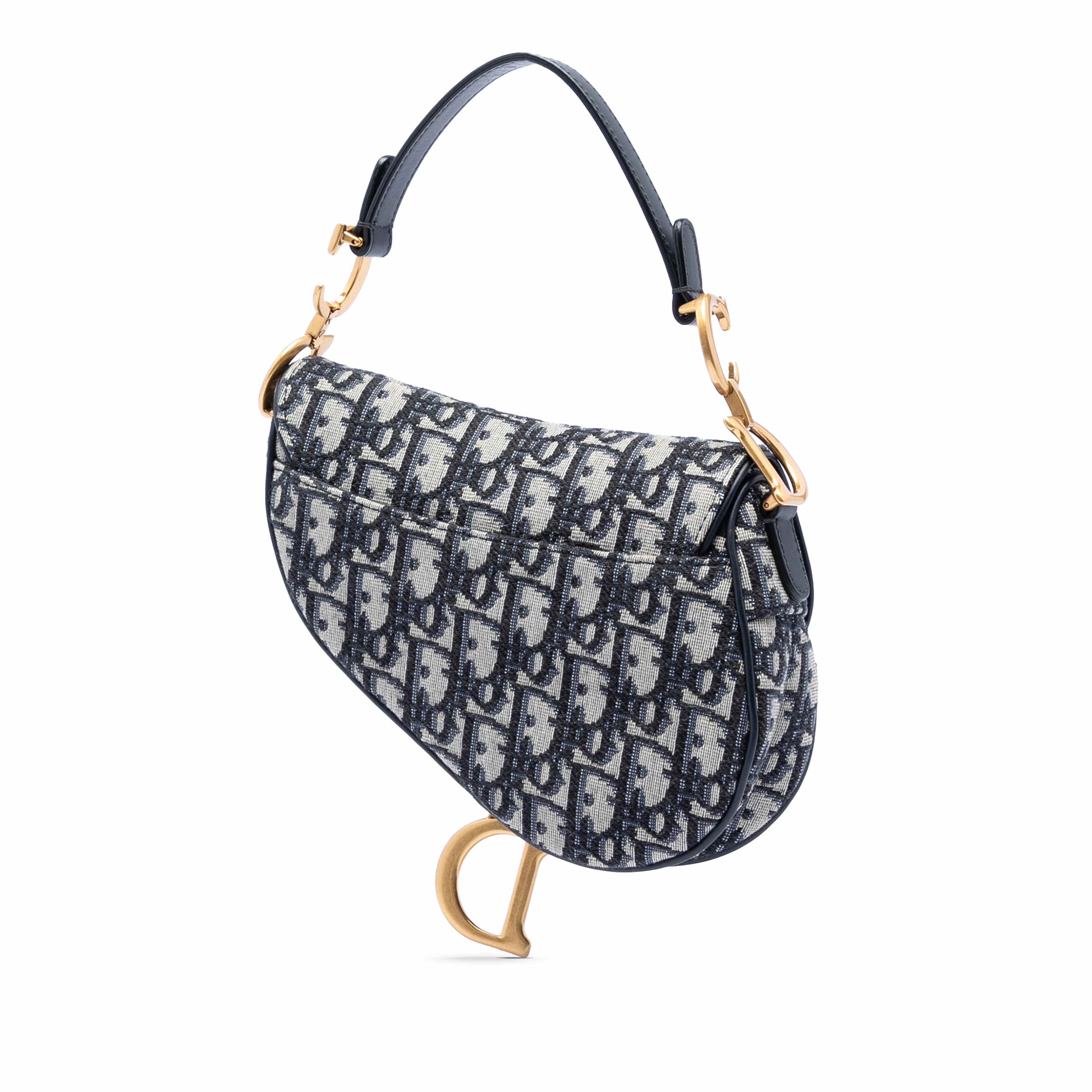 Dior Mini Oblique Canvas Saddle Bag, från Luxclusif, i färgen blå. Klicka för att öppna bilden i stort format