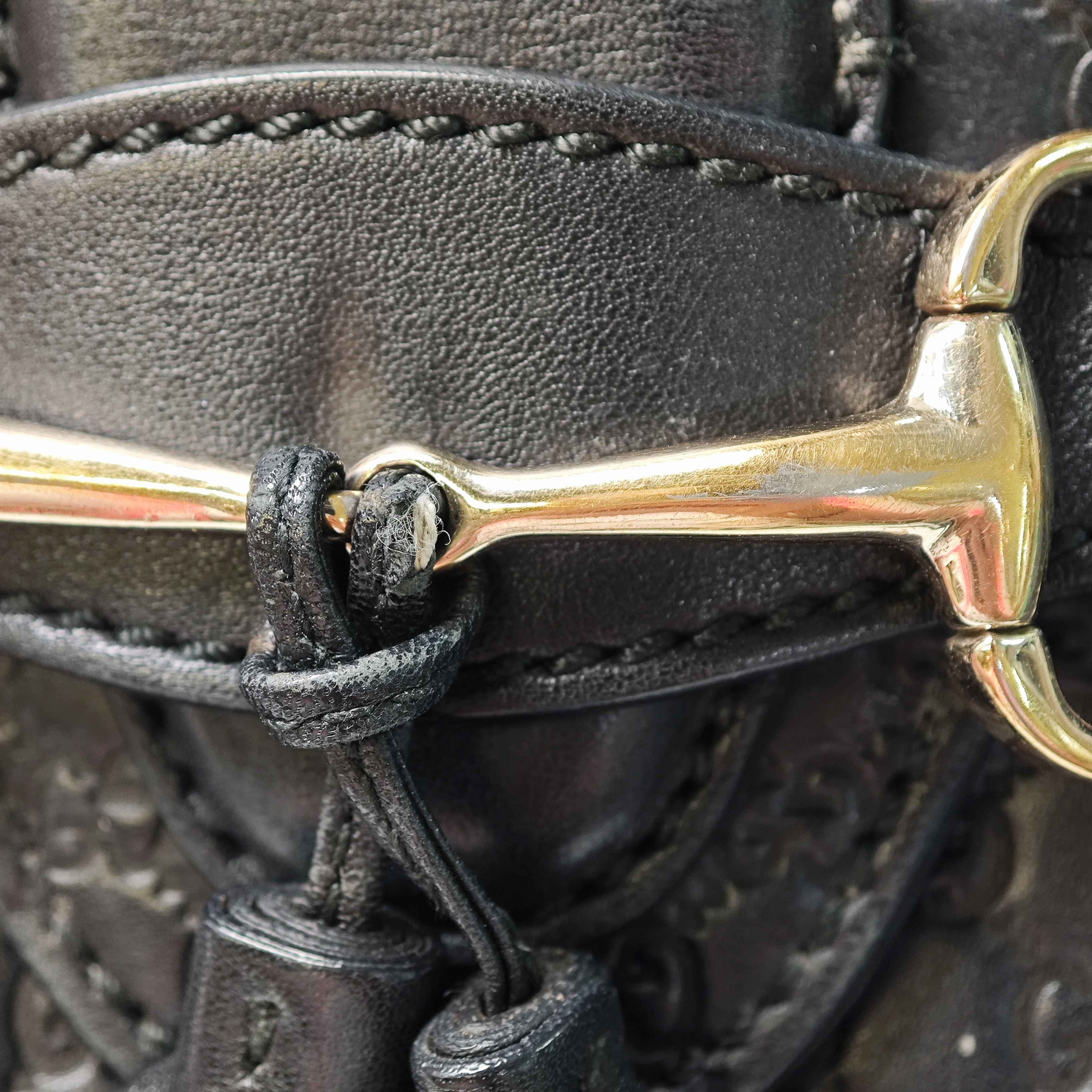 Gucci Mini Microguccissima Emily Crossbody, från Luxclusif, i färgen svart. Klicka för att öppna bilden i stort format
