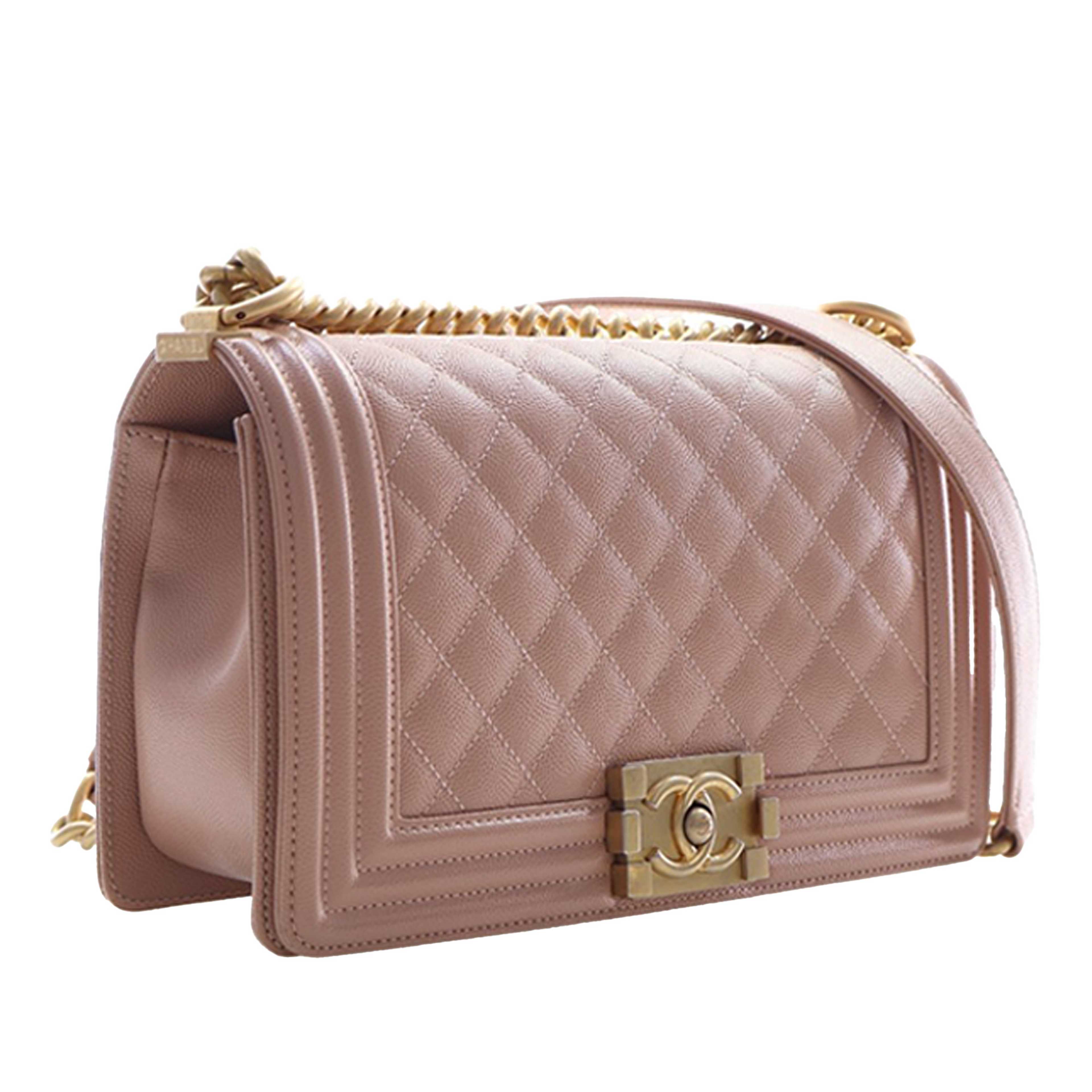 Chanel Old Medium Quilted Caviar Boy Flap, från Luxclusif, i färgen nude. Klicka för att öppna bilden i stort format
