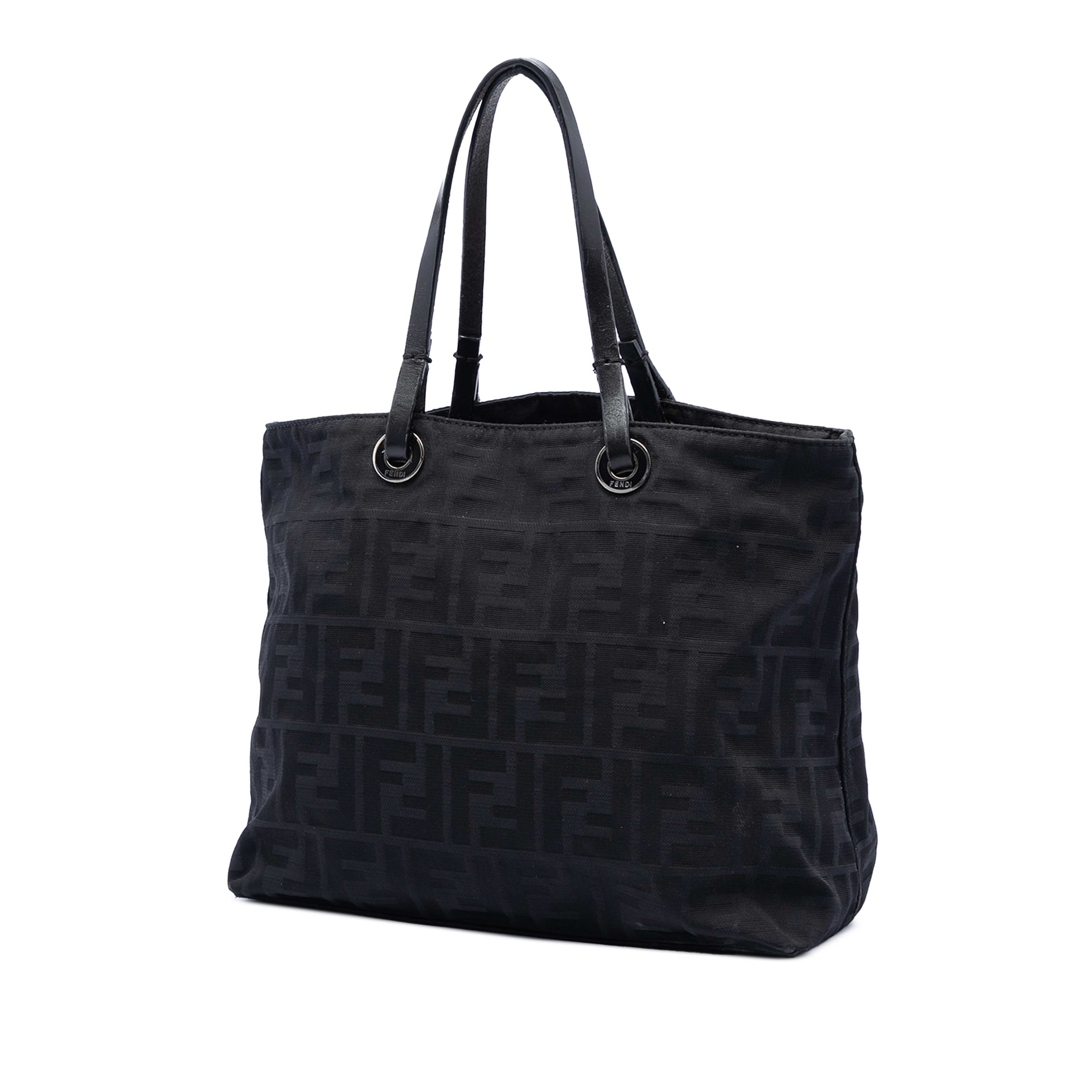 Fendi Zucca Canvas Tote, från Luxclusif, i färgen svart. Klicka för att öppna bilden i stort format