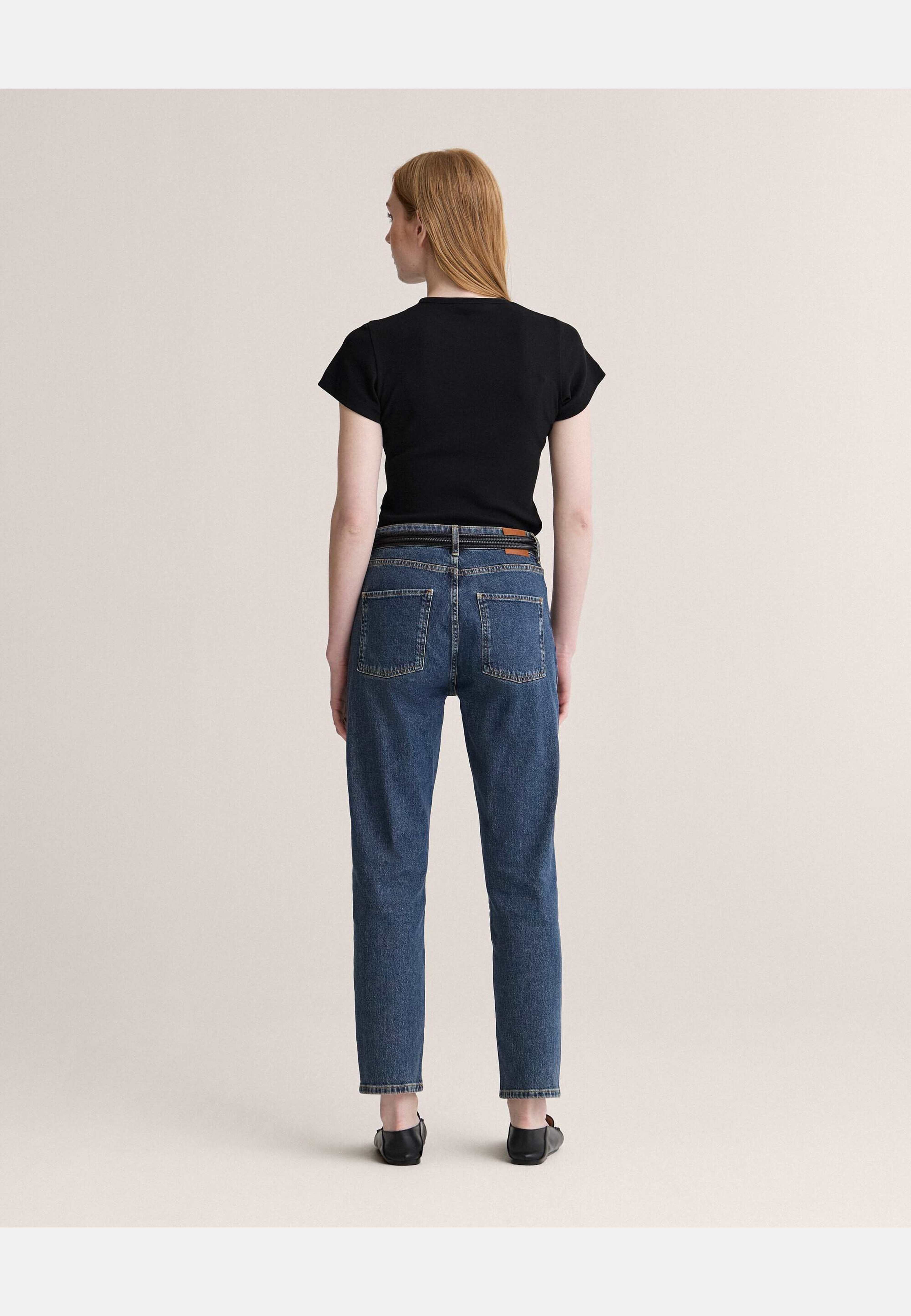 Grace Classic Cut Denim, från Newhouse, i färgen mörkblå. Klicka för att öppna bilden i stort format