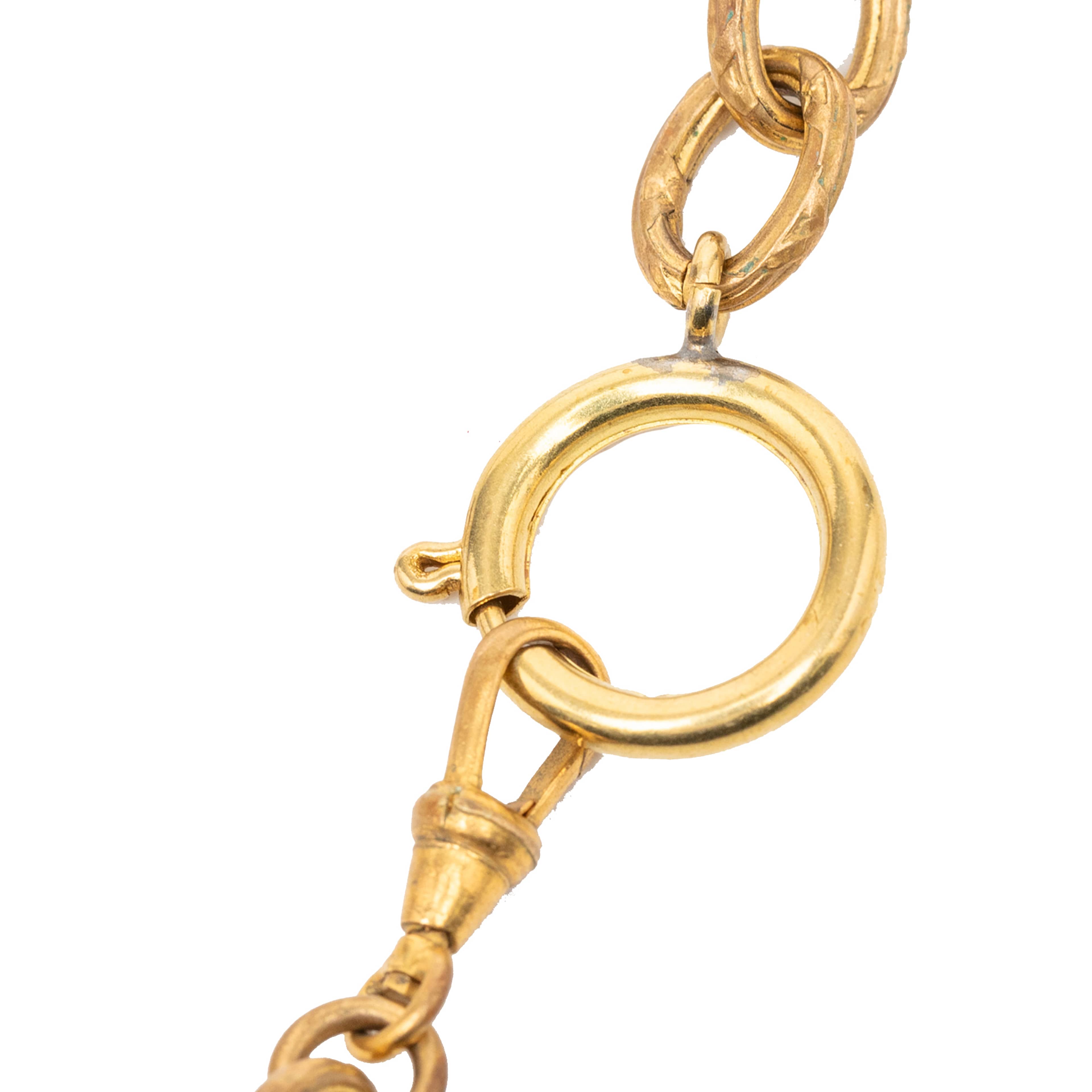 Chanel Cc Gold Plated Gripoix Stamp Pendant Necklace, från Luxclusif, i färgen gold. Klicka för att öppna bilden i stort format