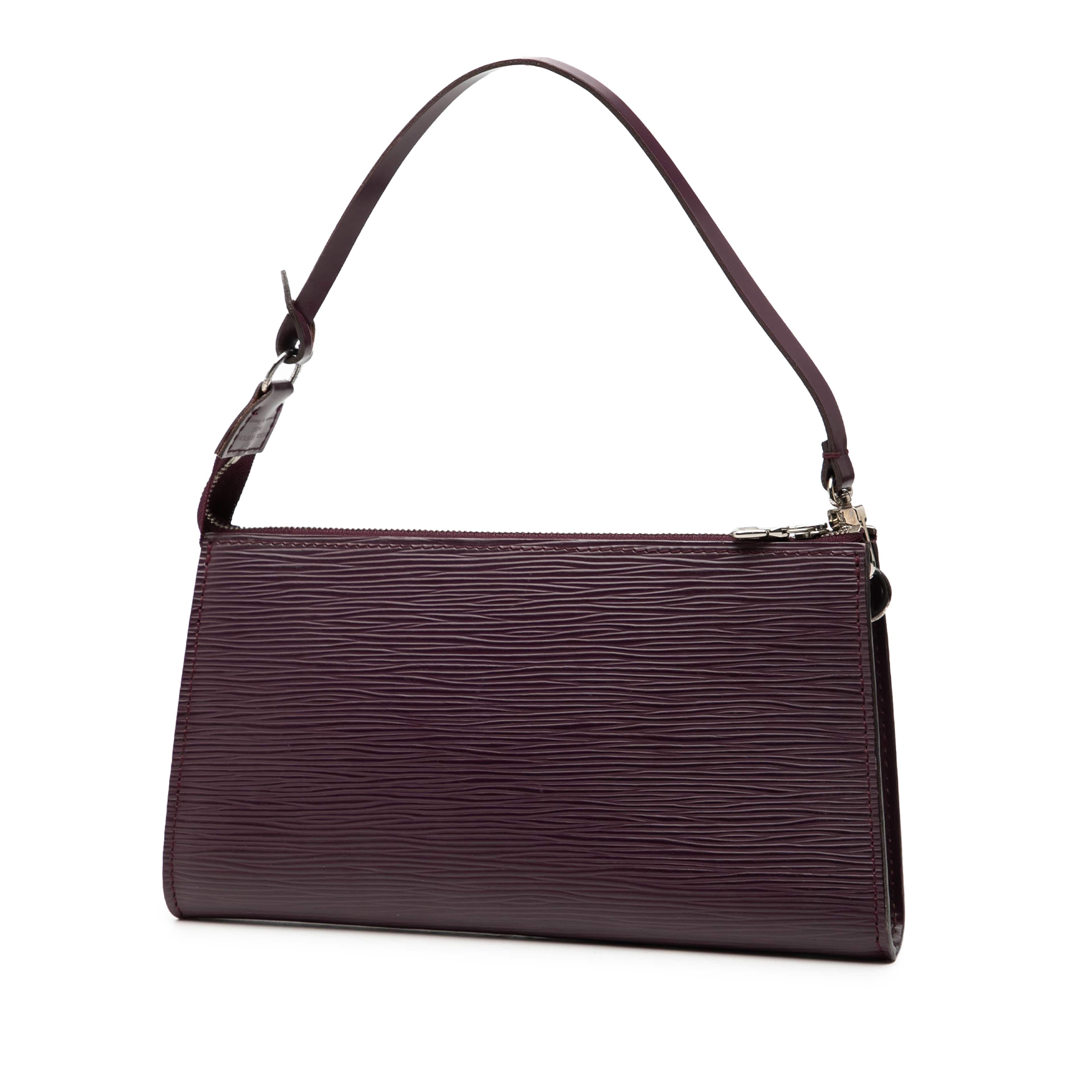 Louis Vuitton Epi Pochette Accessoires, från Luxclusif, i färgen purple. Klicka för att öppna bilden i stort format