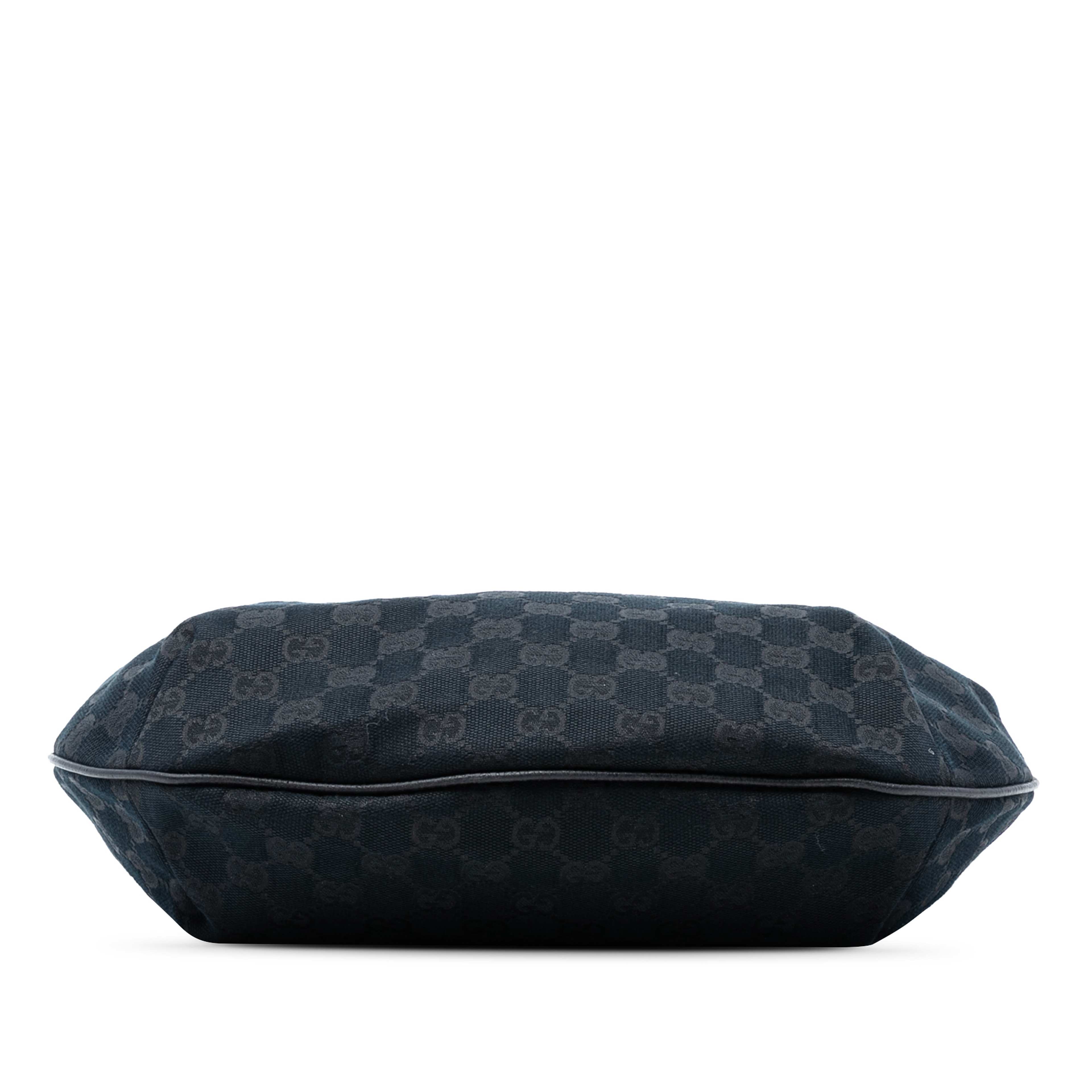 Gucci Gg Canvas Crossbody, från Luxclusif, i färgen black. Klicka för att öppna bilden i stort format