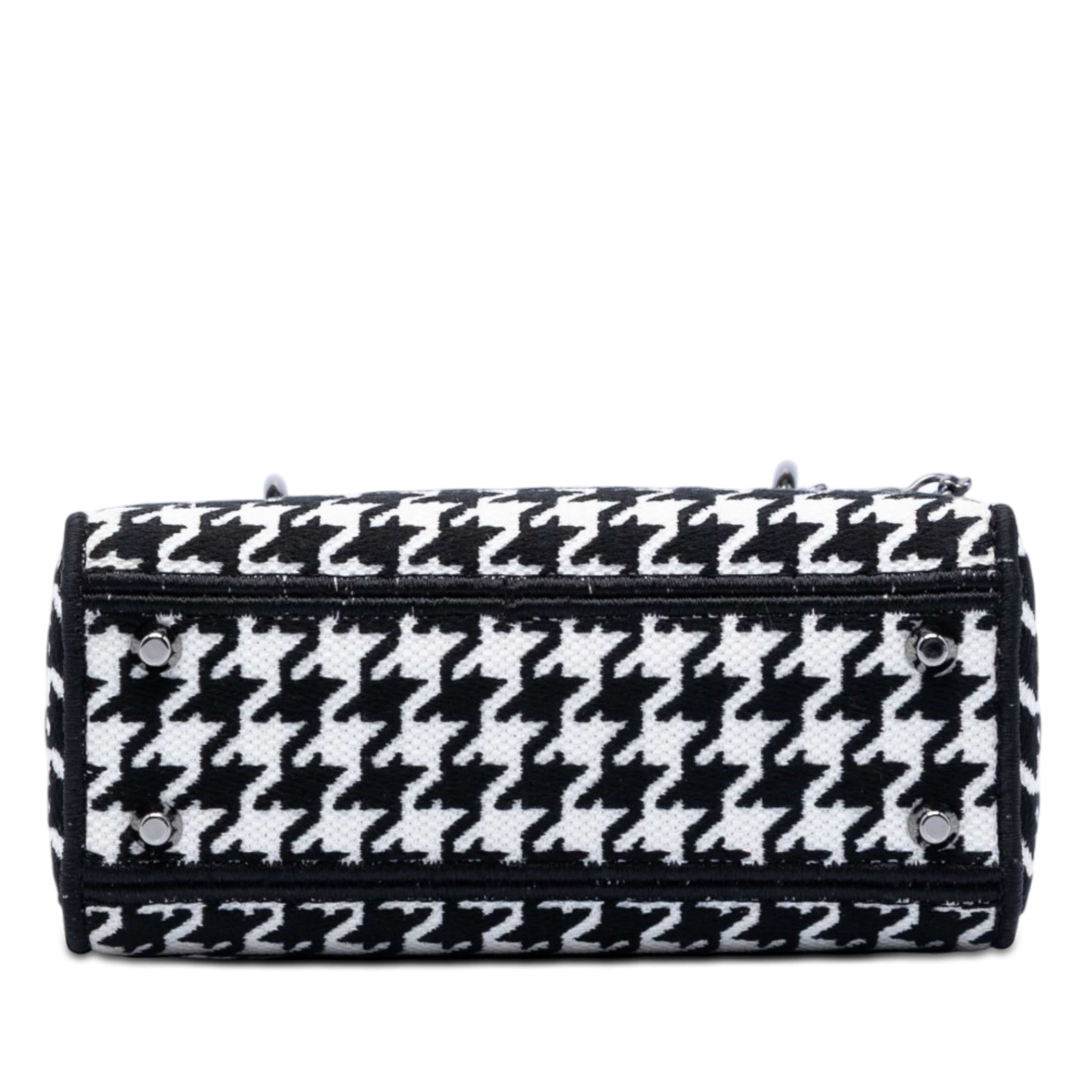 Dior Mini Embroidered Canvas Houndstooth Lady D Lite, från Luxclusif, i färgen vit. Klicka för att öppna bilden i stort format