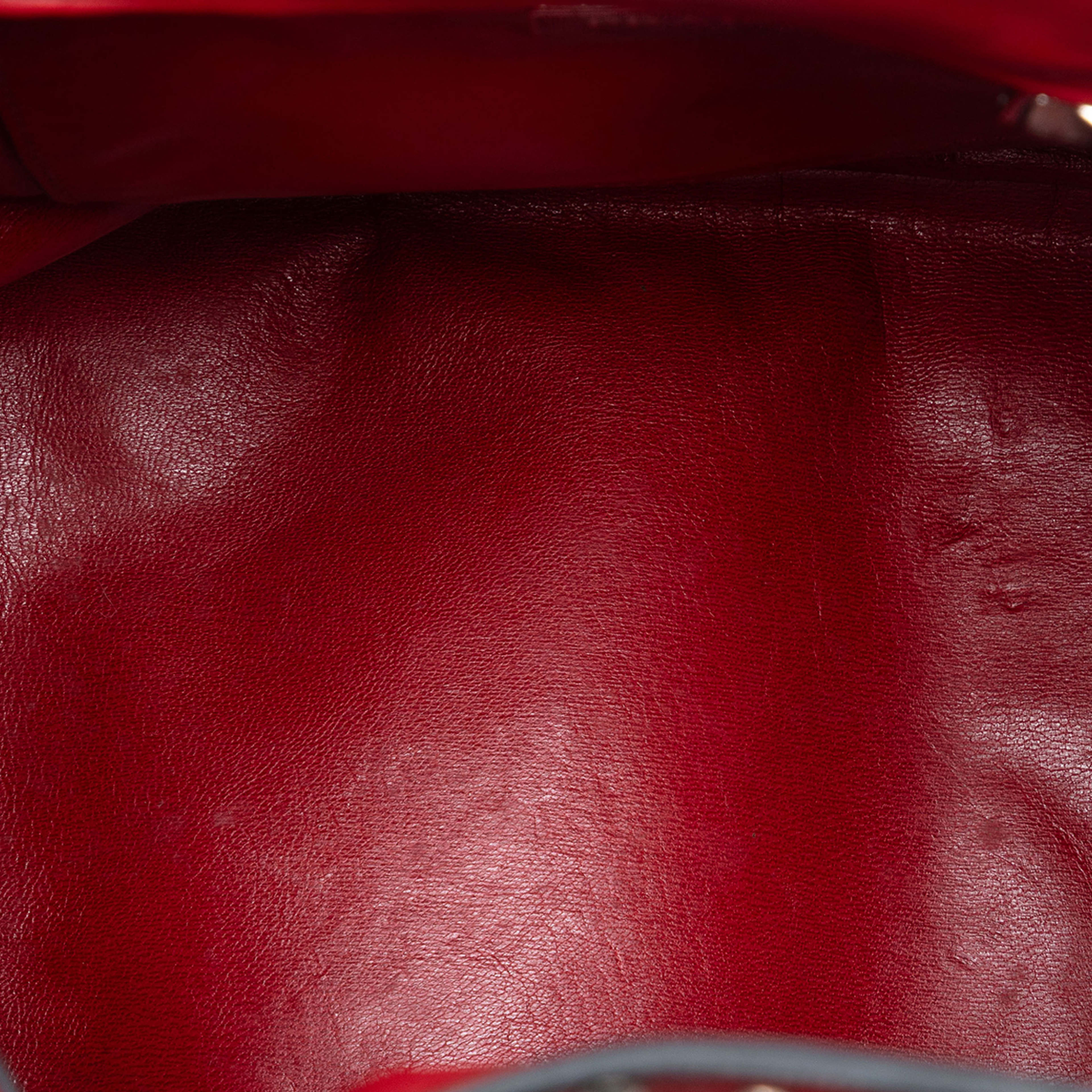 Prada Large Studded Leather Bucket Bag, från Luxclusif, i färgen red. Klicka för att öppna bilden i stort format