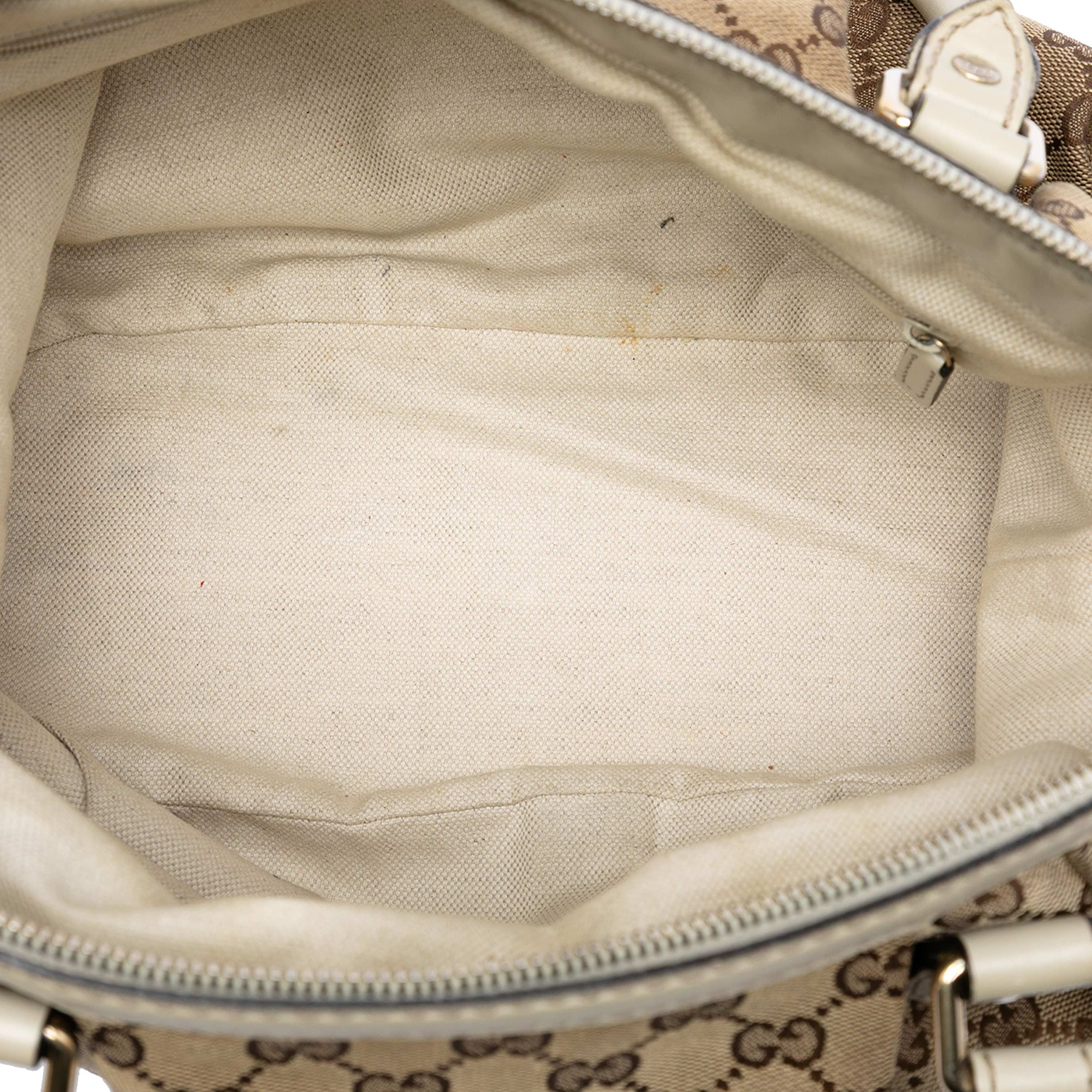 Gucci Gg Canvas Sukey Satchel, från Luxclusif, i färgen beige. Klicka för att öppna bilden i stort format