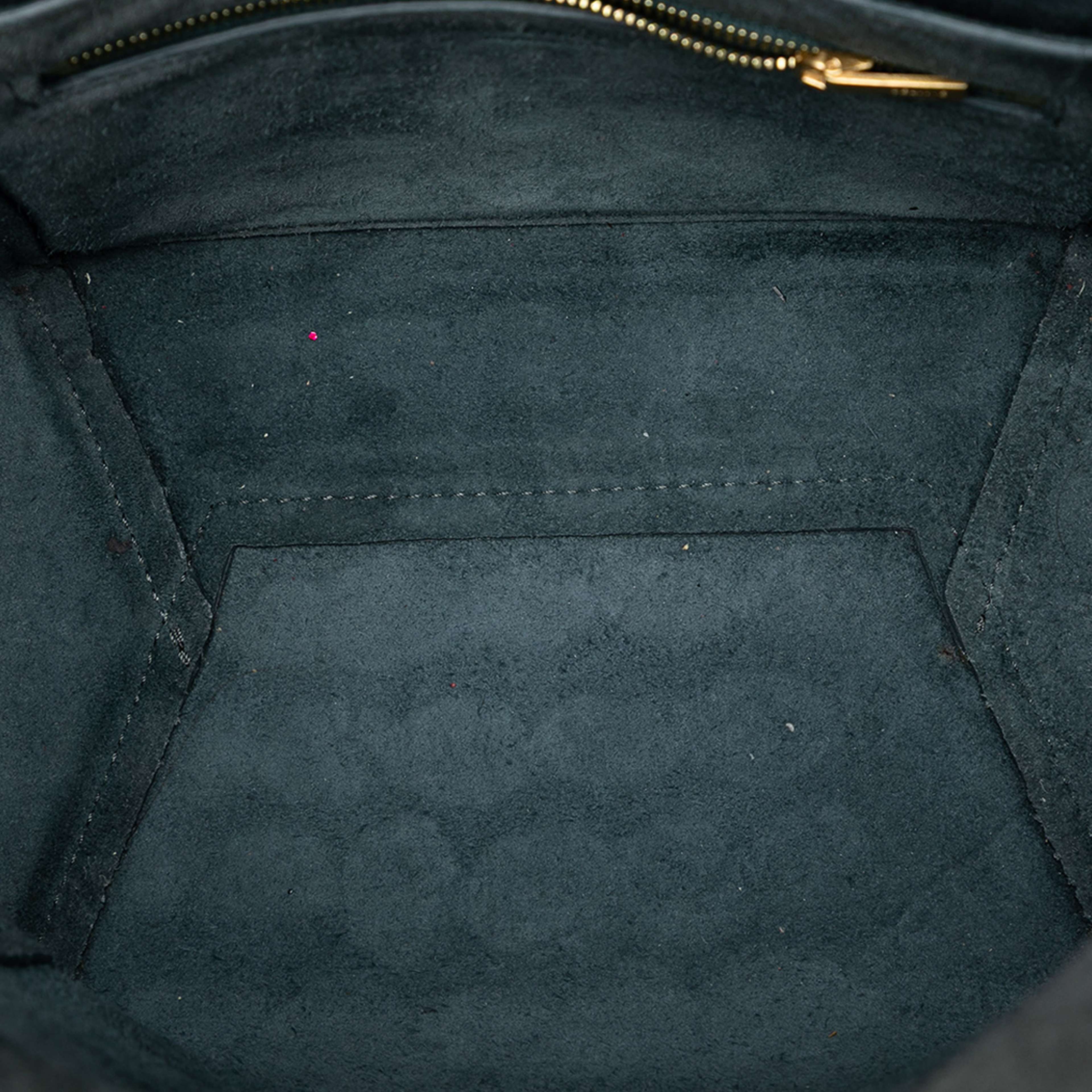 Celine Small Soft Grained Calfskin Seau Sangle Bucket Bag, från Luxclusif, i färgen dark blue. Klicka för att öppna bilden i stort format