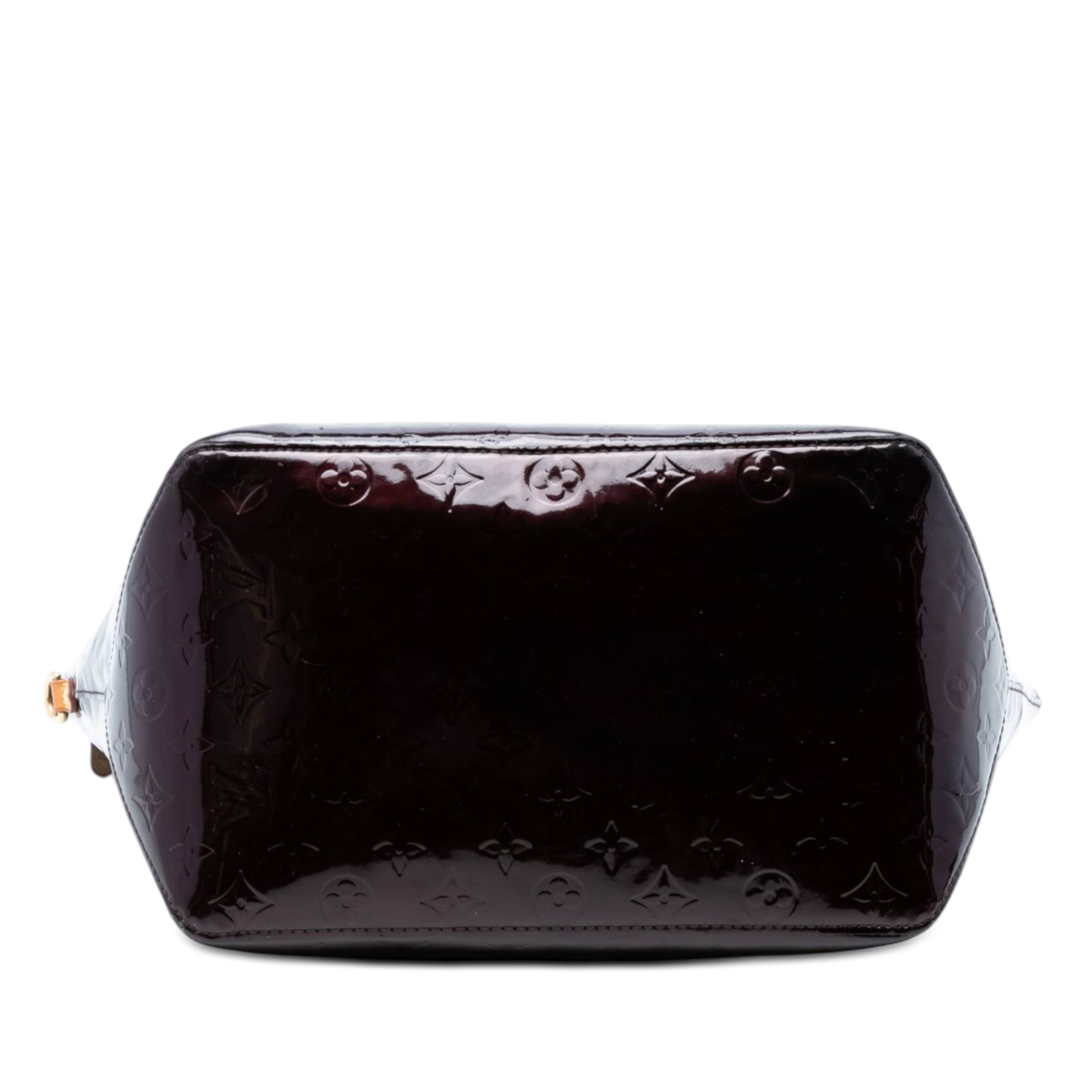 Louis Vuitton Monogram Vernis Bellevue Gm, från Luxclusif, i färgen purpur. Klicka för att öppna bilden i stort format