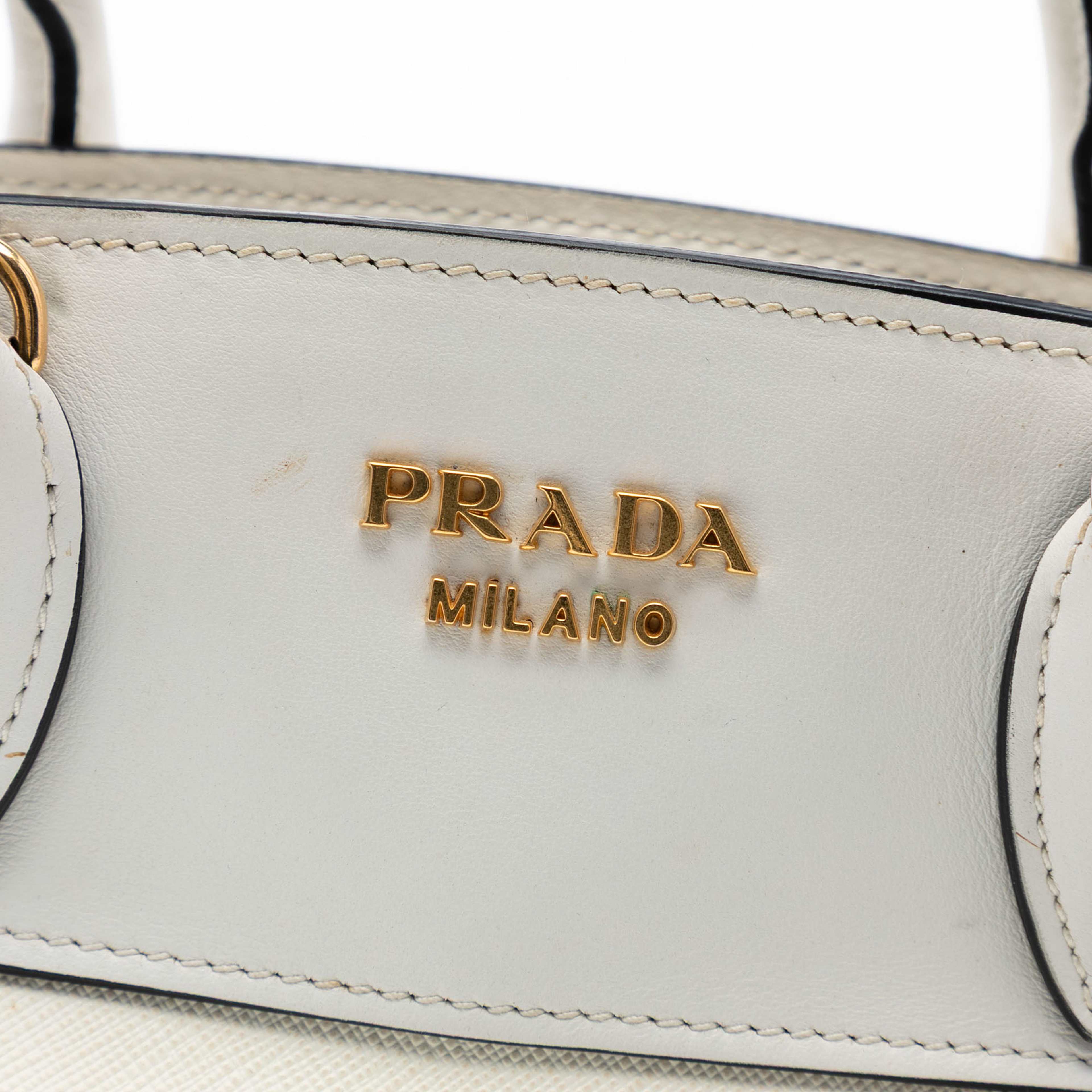 Prada Saffiano And City Calf Esplanade Satchel, från Luxclusif, i färgen white. Klicka för att öppna bilden i stort format