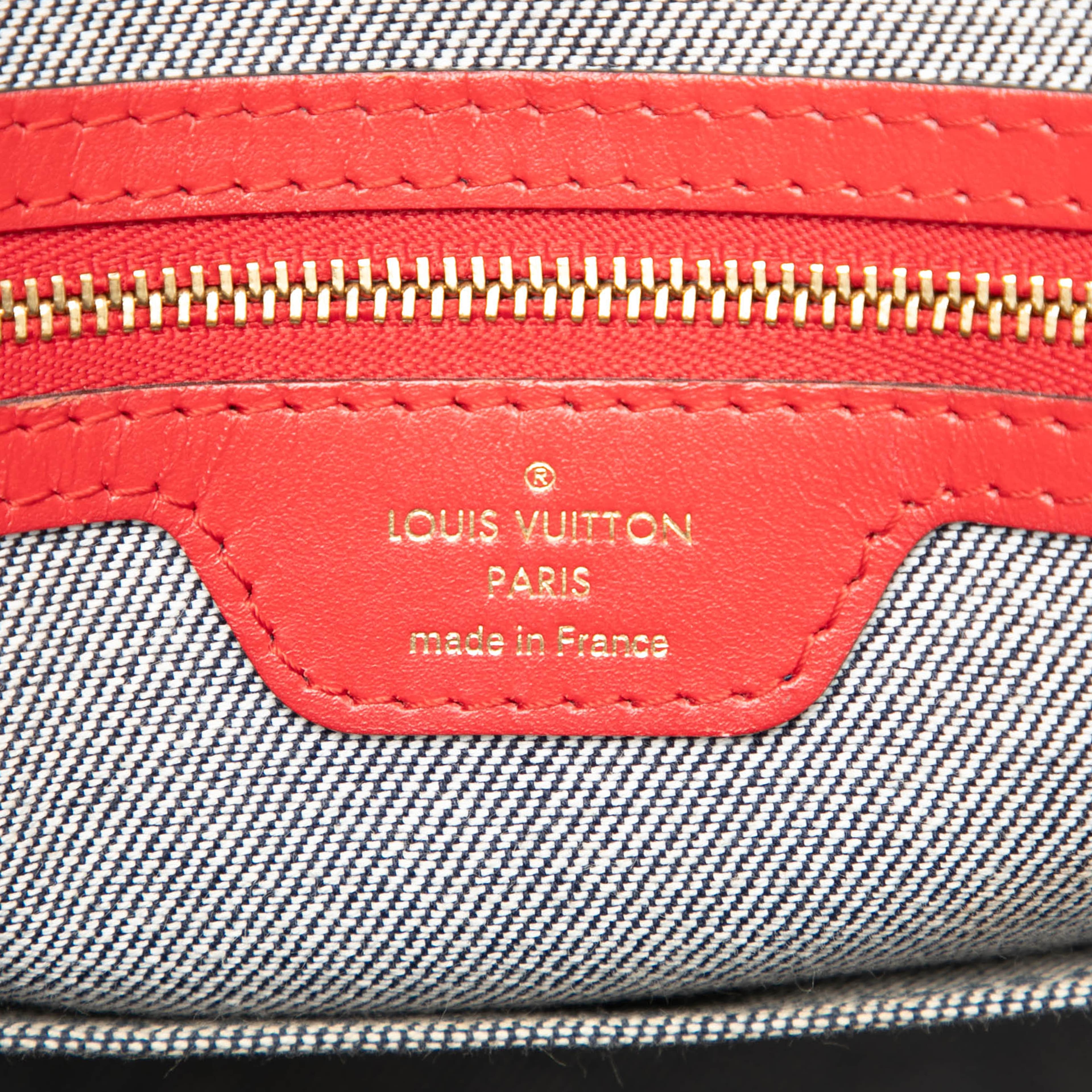 Louis Vuitton Monogram Denim Onthego Gm, från Luxclusif, i färgen blå. Klicka för att öppna bilden i stort format