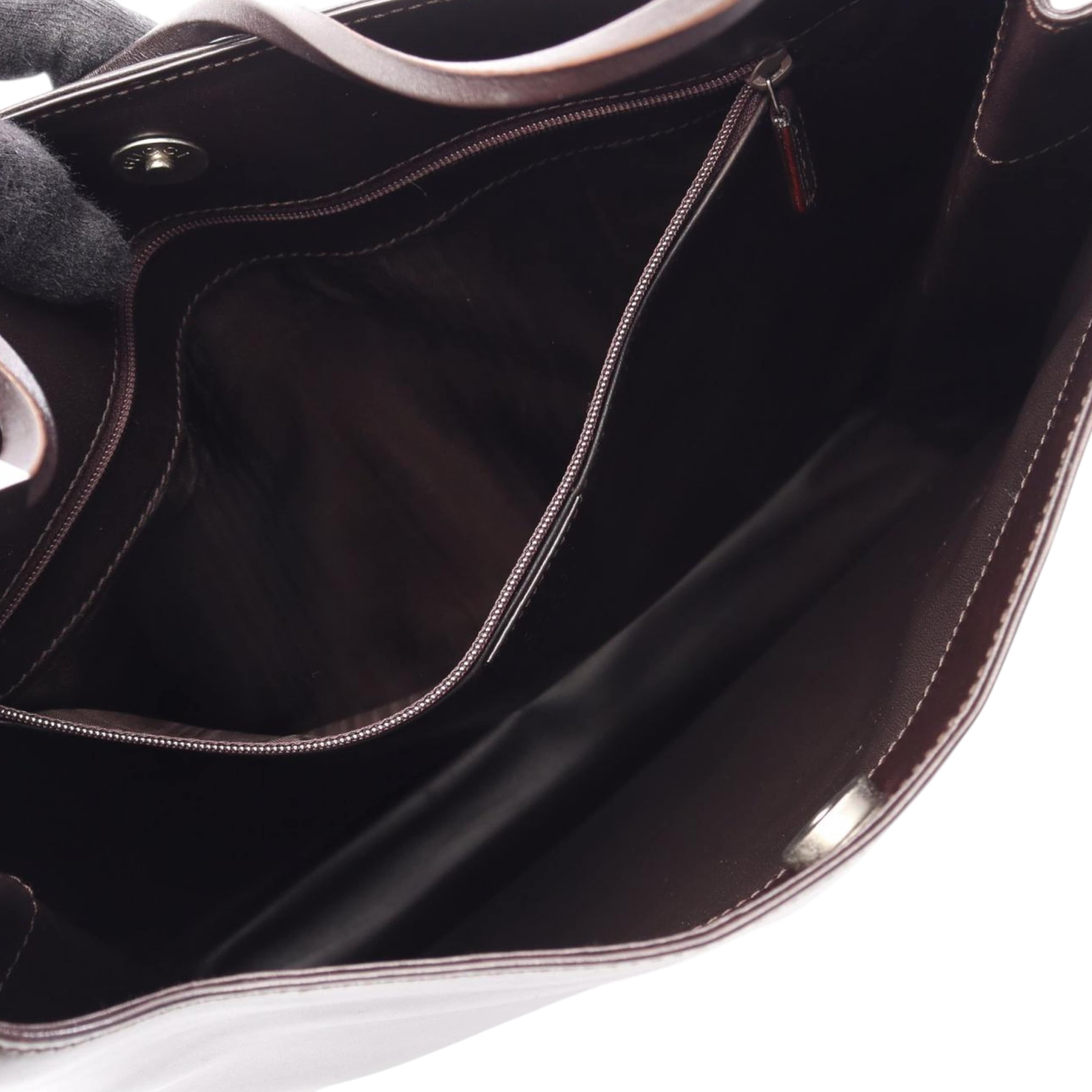Gucci Calfskin Shoulder Bag, från Luxclusif, i färgen brun. Klicka för att öppna bilden i stort format