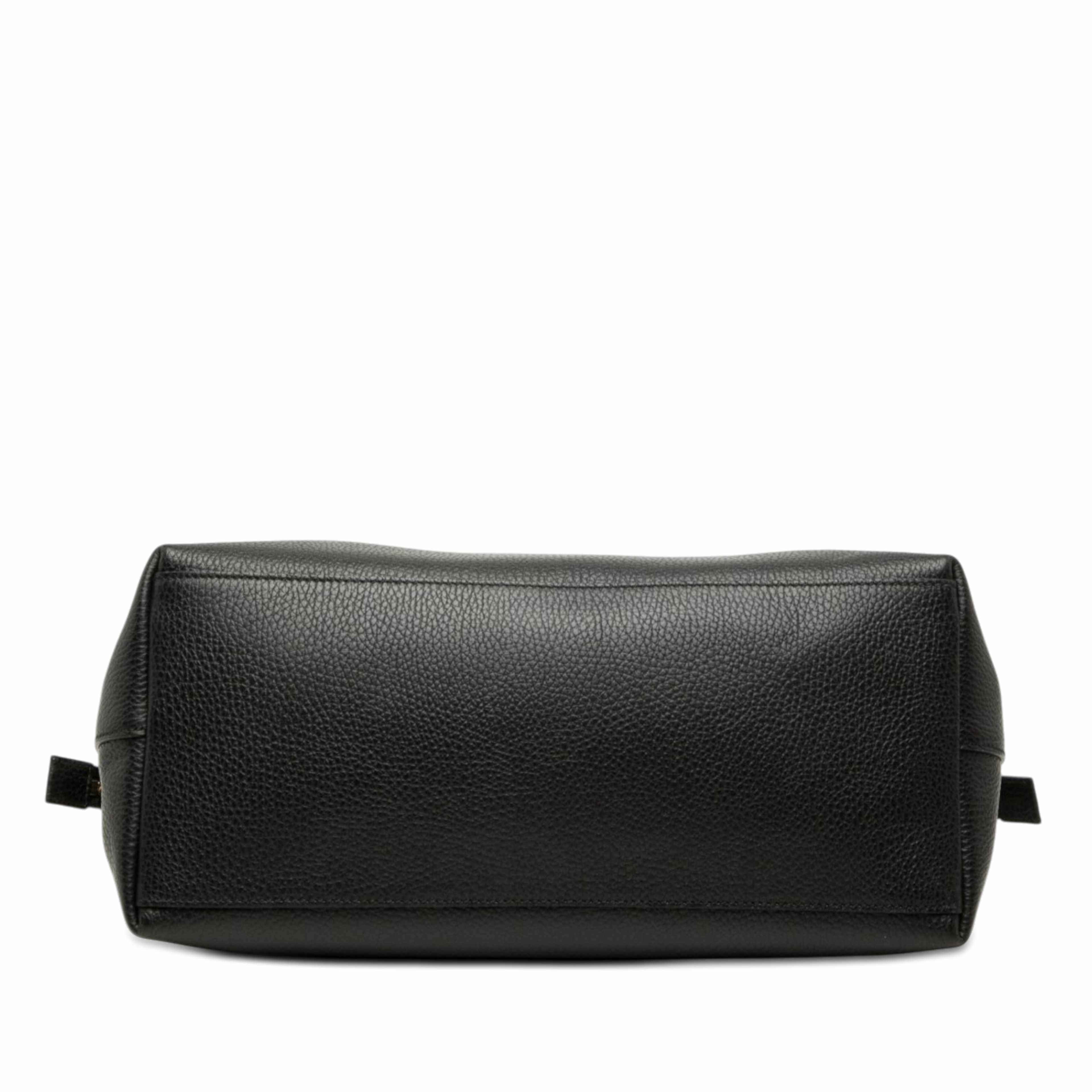 Gucci Medium Leather Gg Charm Dome Satchel, från Luxclusif, i färgen black. Klicka för att öppna bilden i stort format