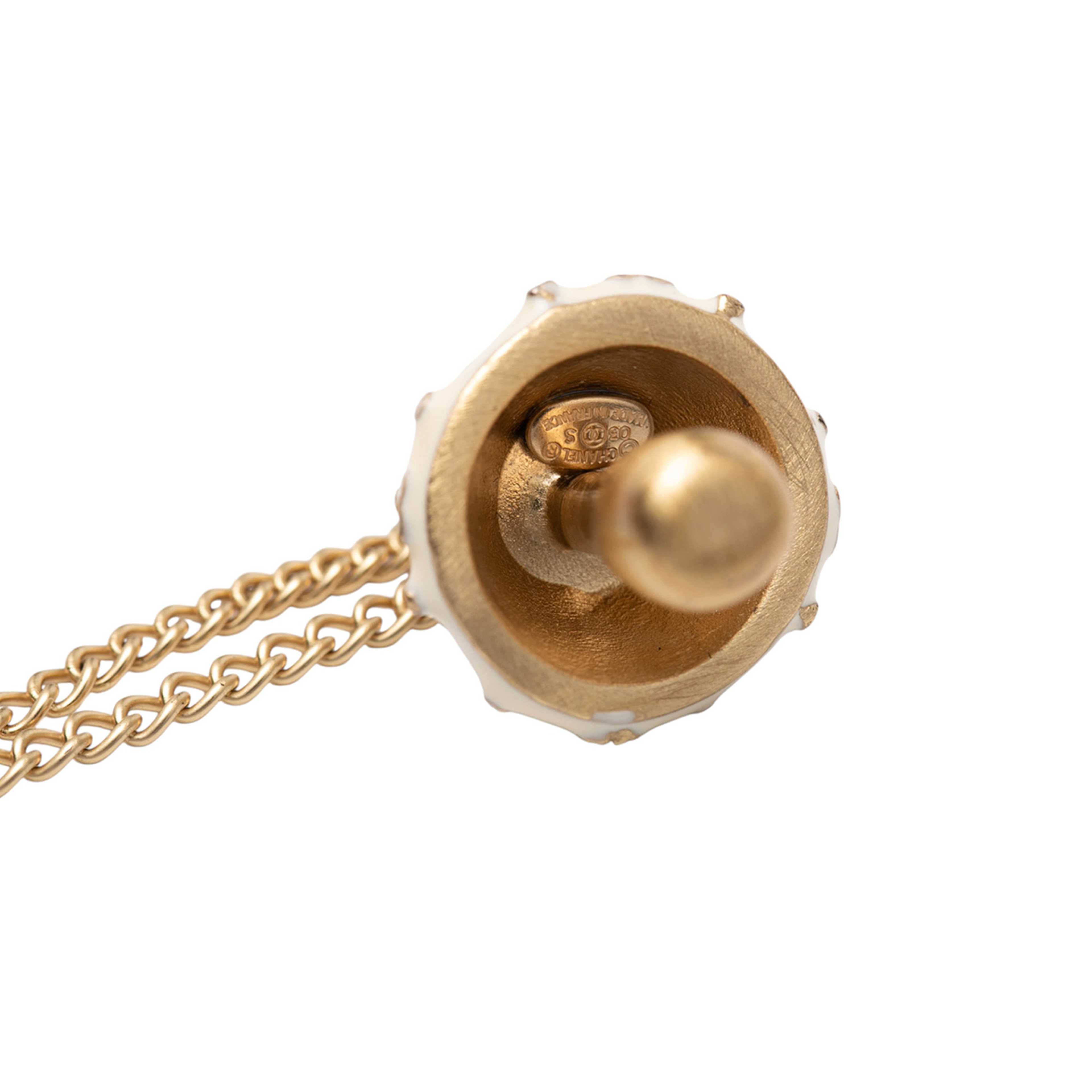 Chanel Gold Plated Enamel Mushroom Bracelet, från Luxclusif, i färgen gold. Klicka för att öppna bilden i stort format