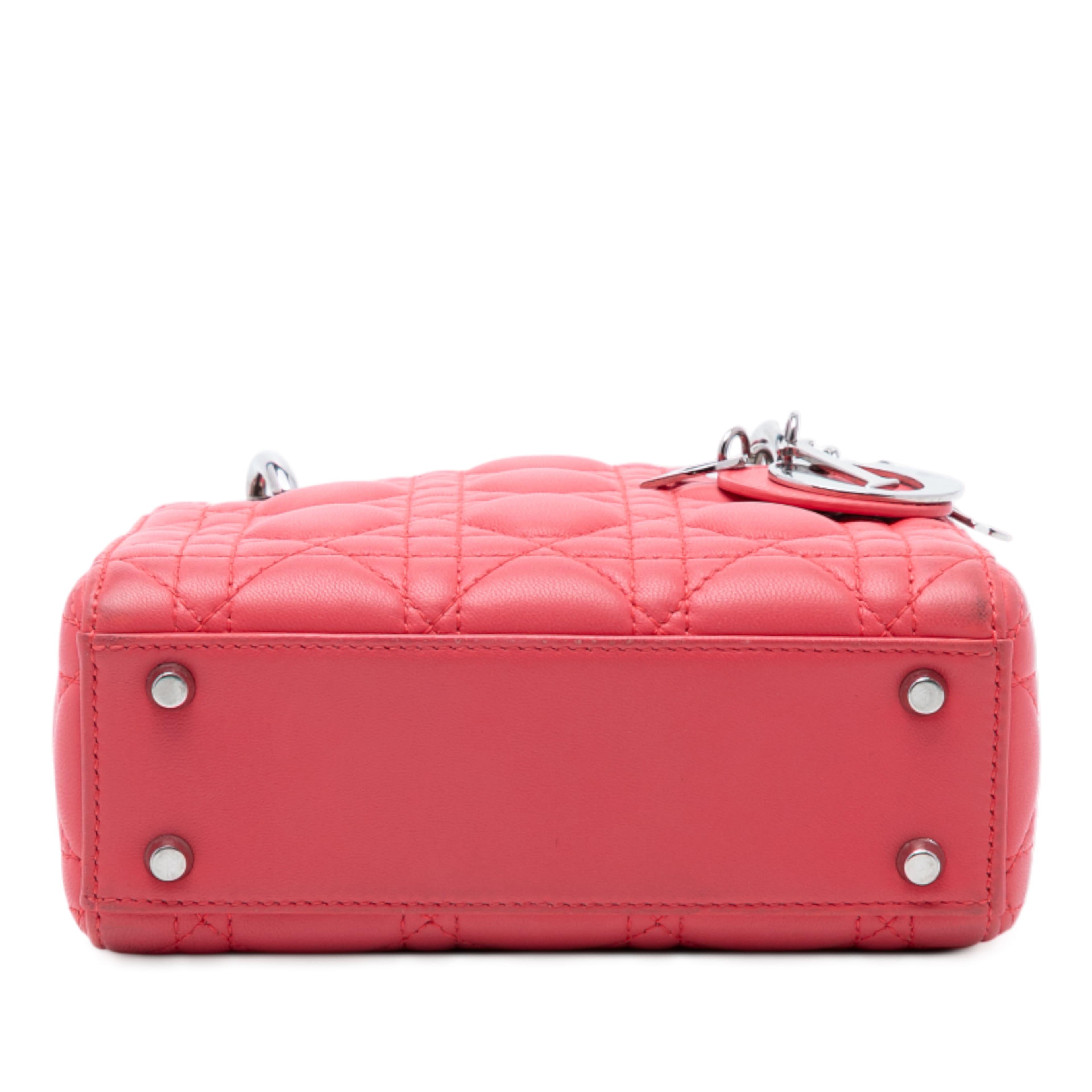 Dior Mini Lambskin Cannage Lady Dior, från Luxclusif, i färgen rosa. Klicka för att öppna bilden i stort format