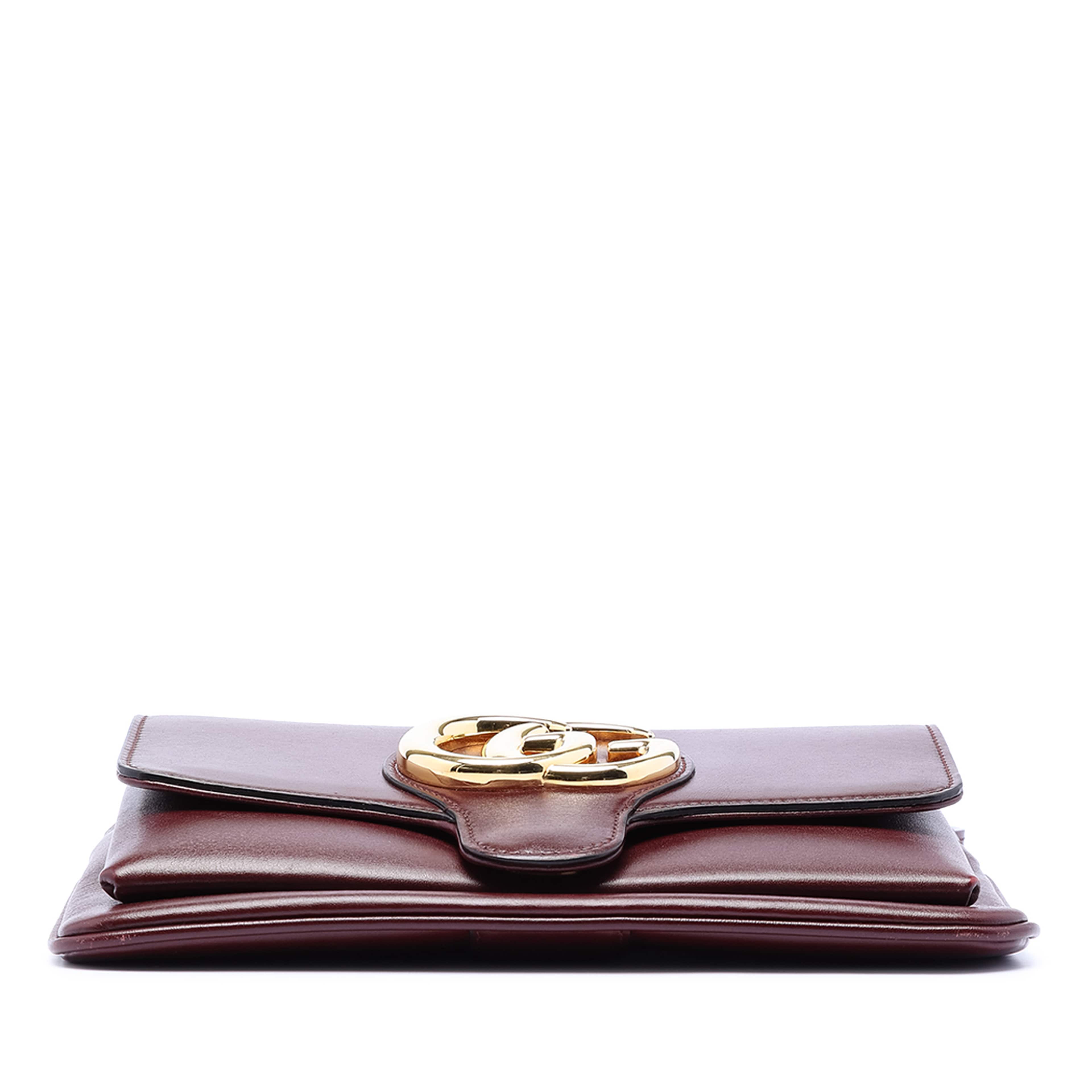 Gucci Small Leather Arli Crossbody, från Luxclusif, i färgen bordeaux. Klicka för att öppna bilden i stort format