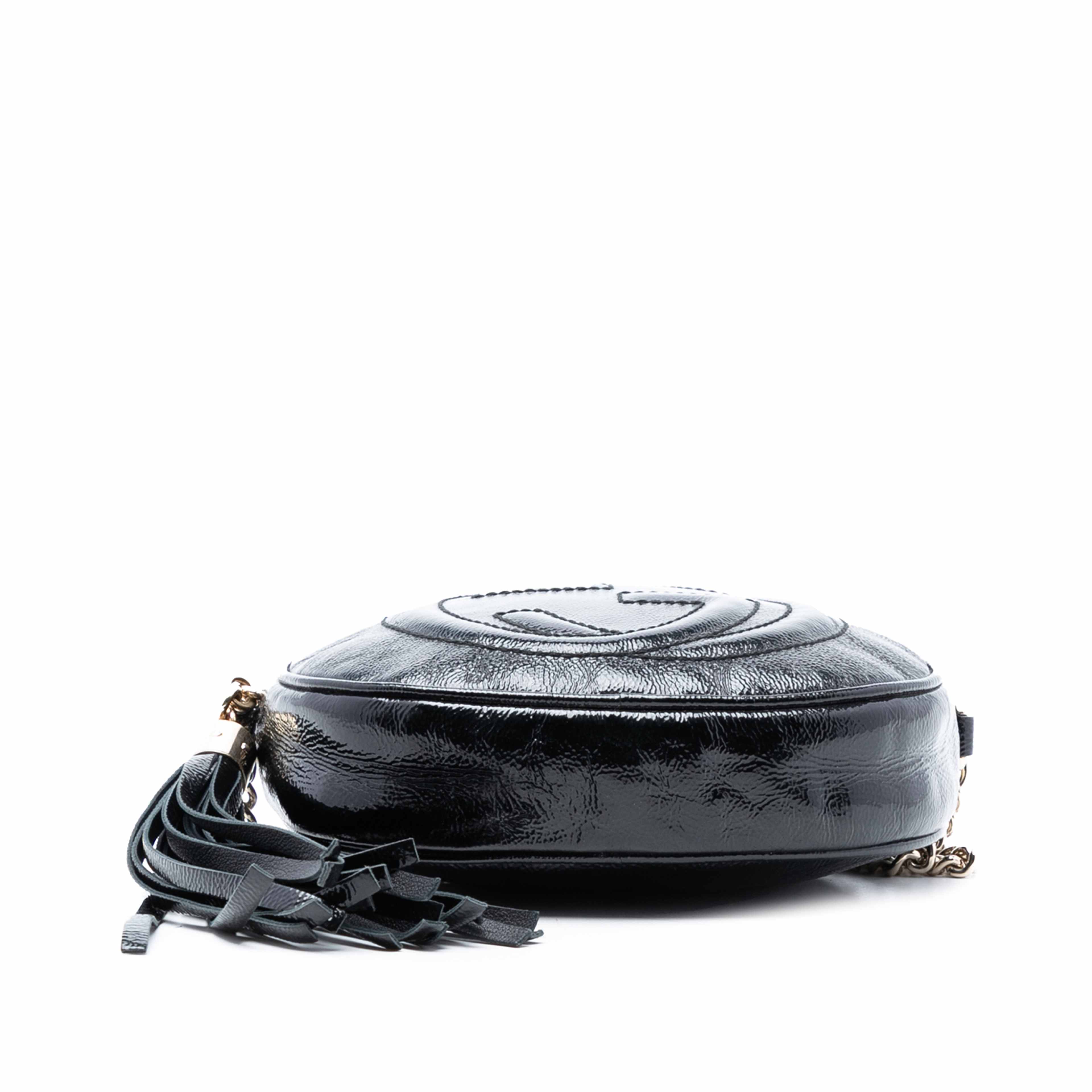 Gucci Mini Patent Soho Chain Bag, från Luxclusif, i färgen black. Klicka för att öppna bilden i stort format