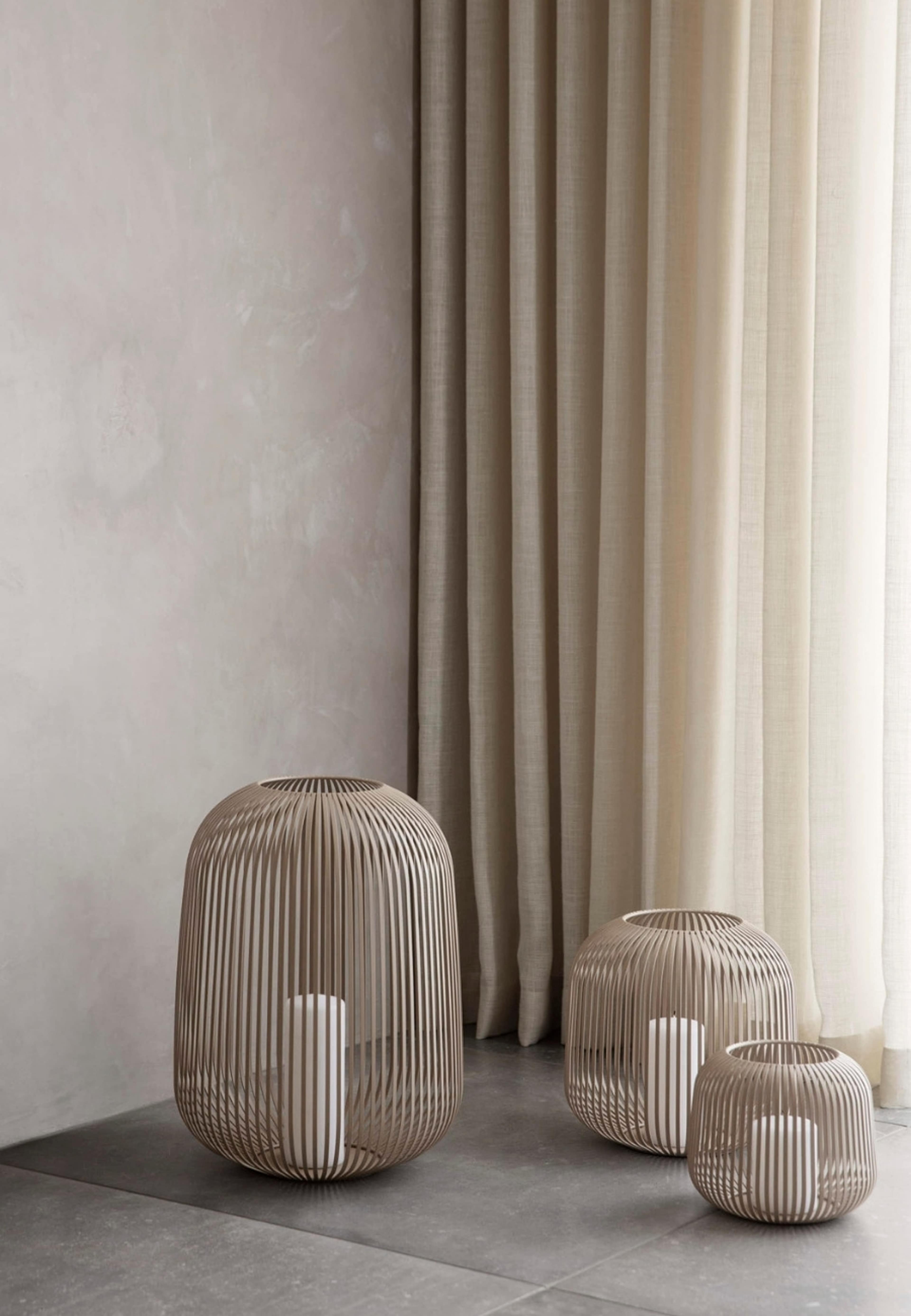 Lito, Lanterna, Small - Nomad, från Blomus, i färgen nomad. Klicka för att öppna bilden i stort format