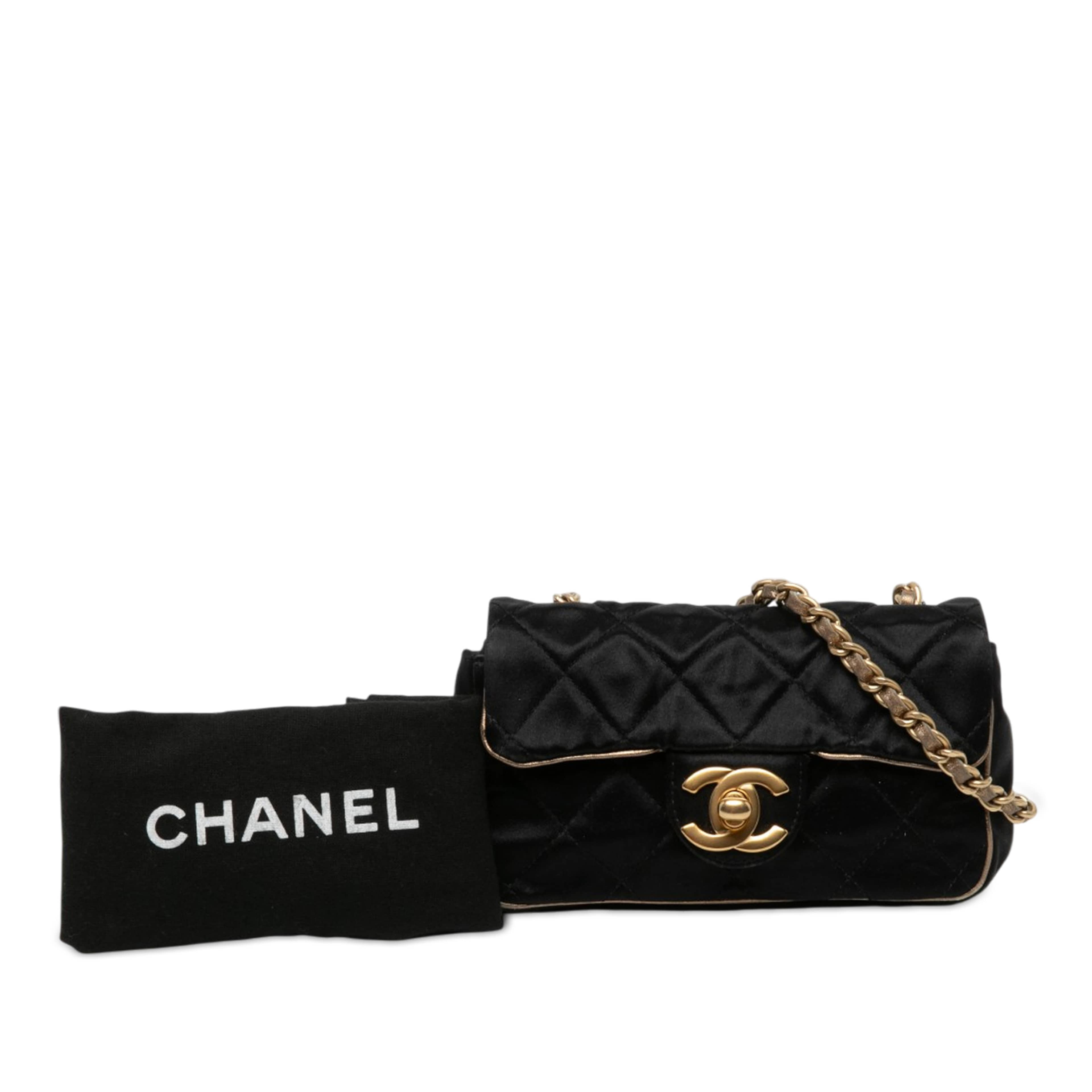 Chanel Extra Mini Quilted Satin Flap, från Luxclusif, i färgen svart. Klicka för att öppna bilden i stort format