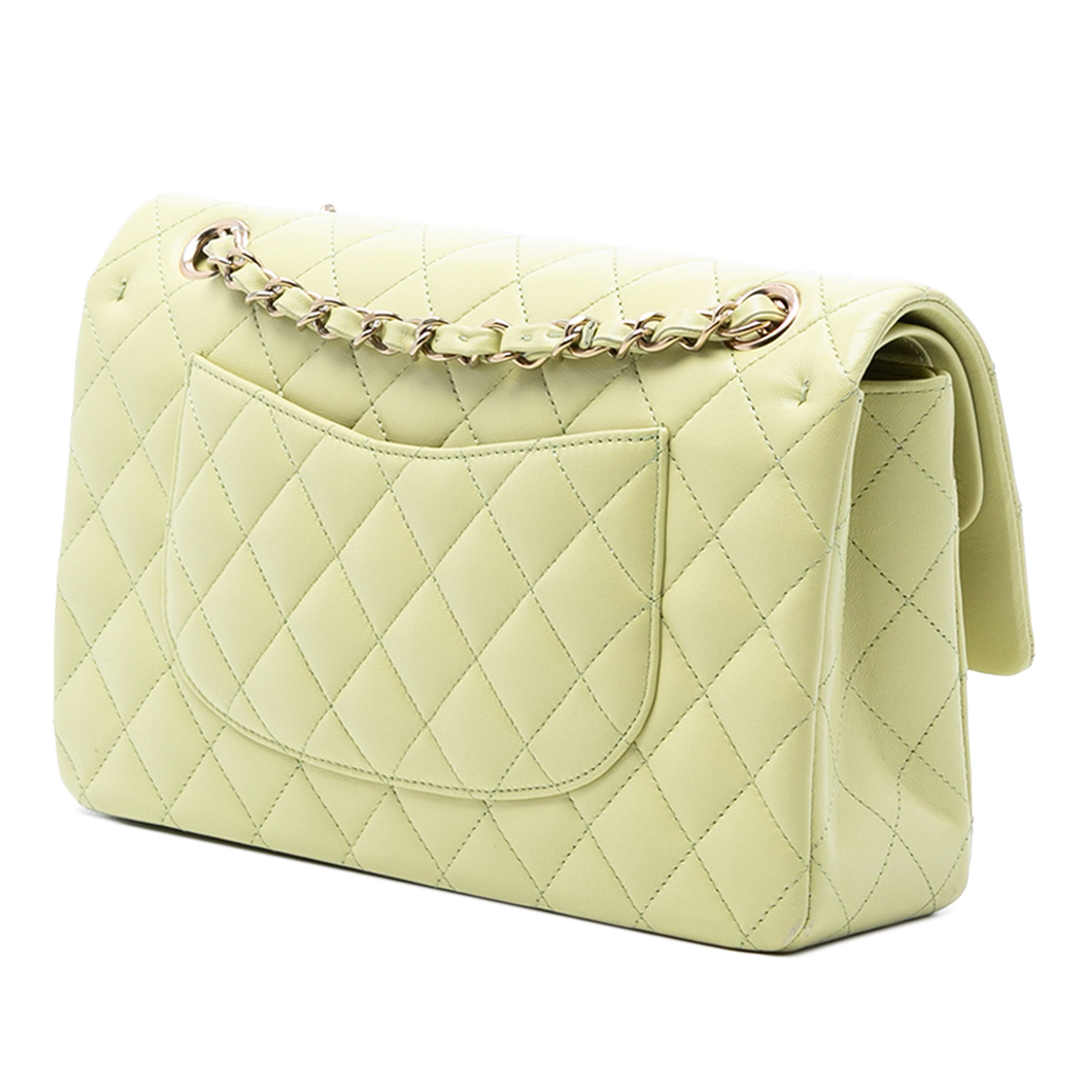 Chanel Medium Classic Lambskin Double Flap, från Luxclusif, i färgen mint. Klicka för att öppna bilden i stort format