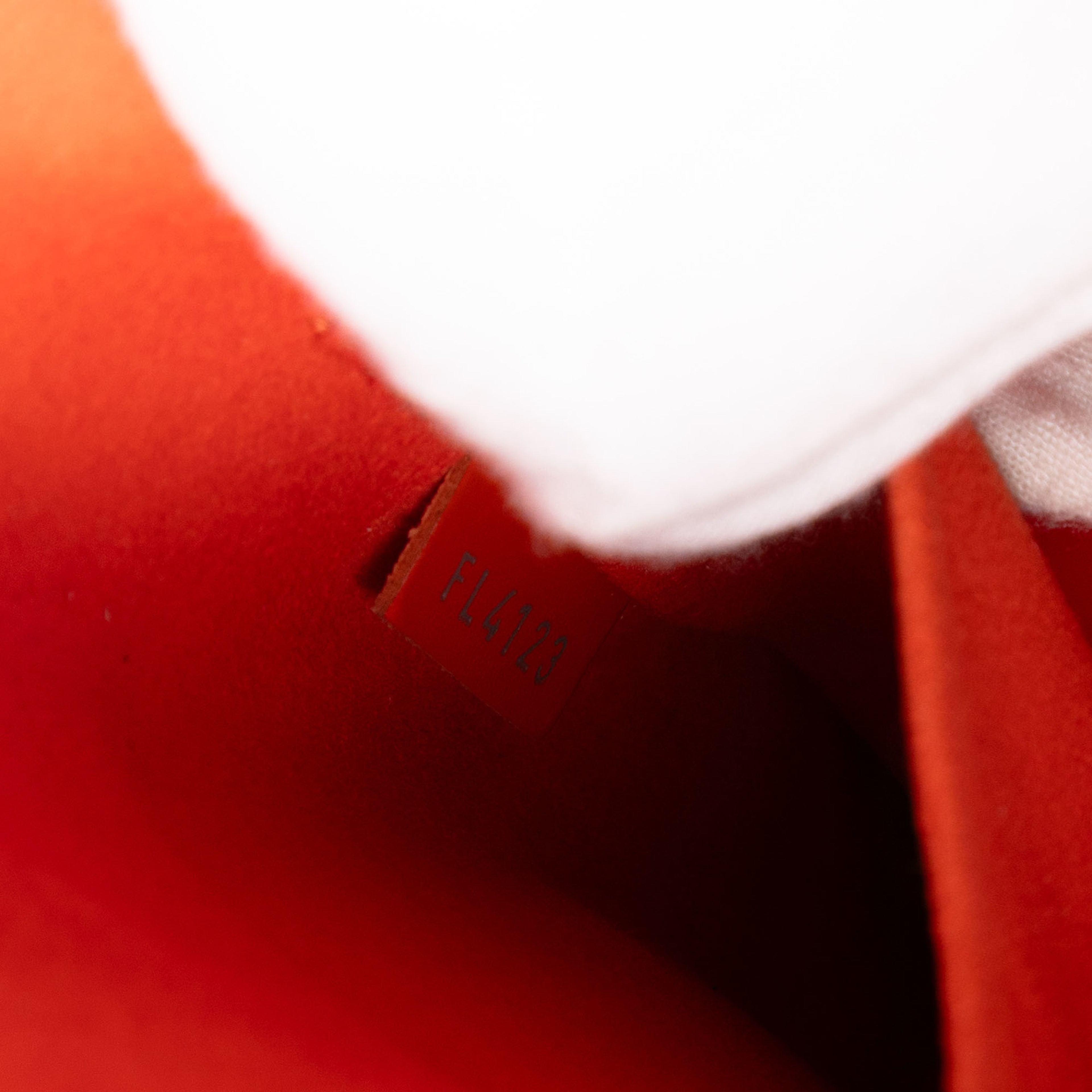 Louis Vuitton Epi Alma Pm, från Luxclusif, i färgen orange. Klicka för att öppna bilden i stort format