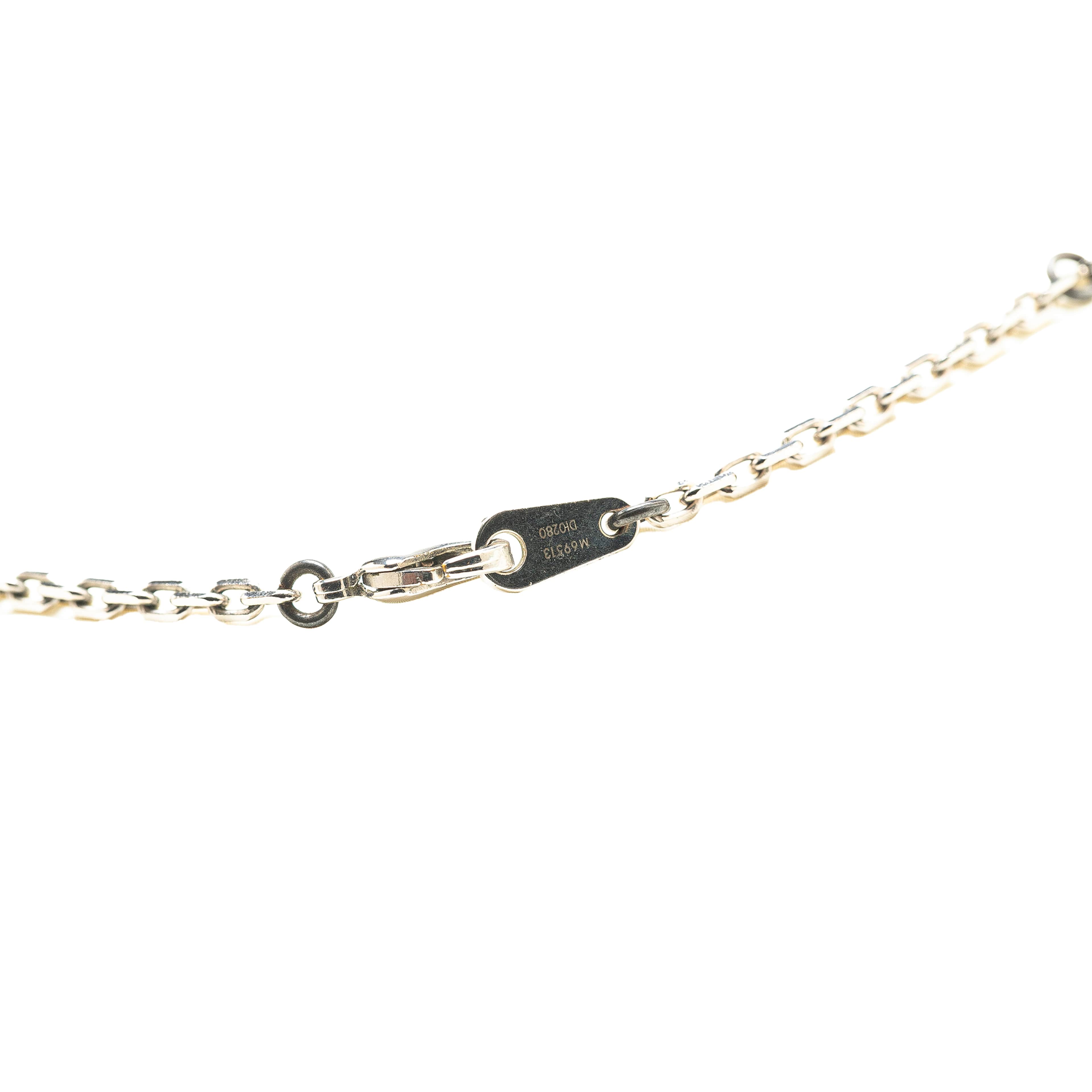 Louis Vuitton Silver Collier Dandy Necklace, från Luxclusif, i färgen silver.