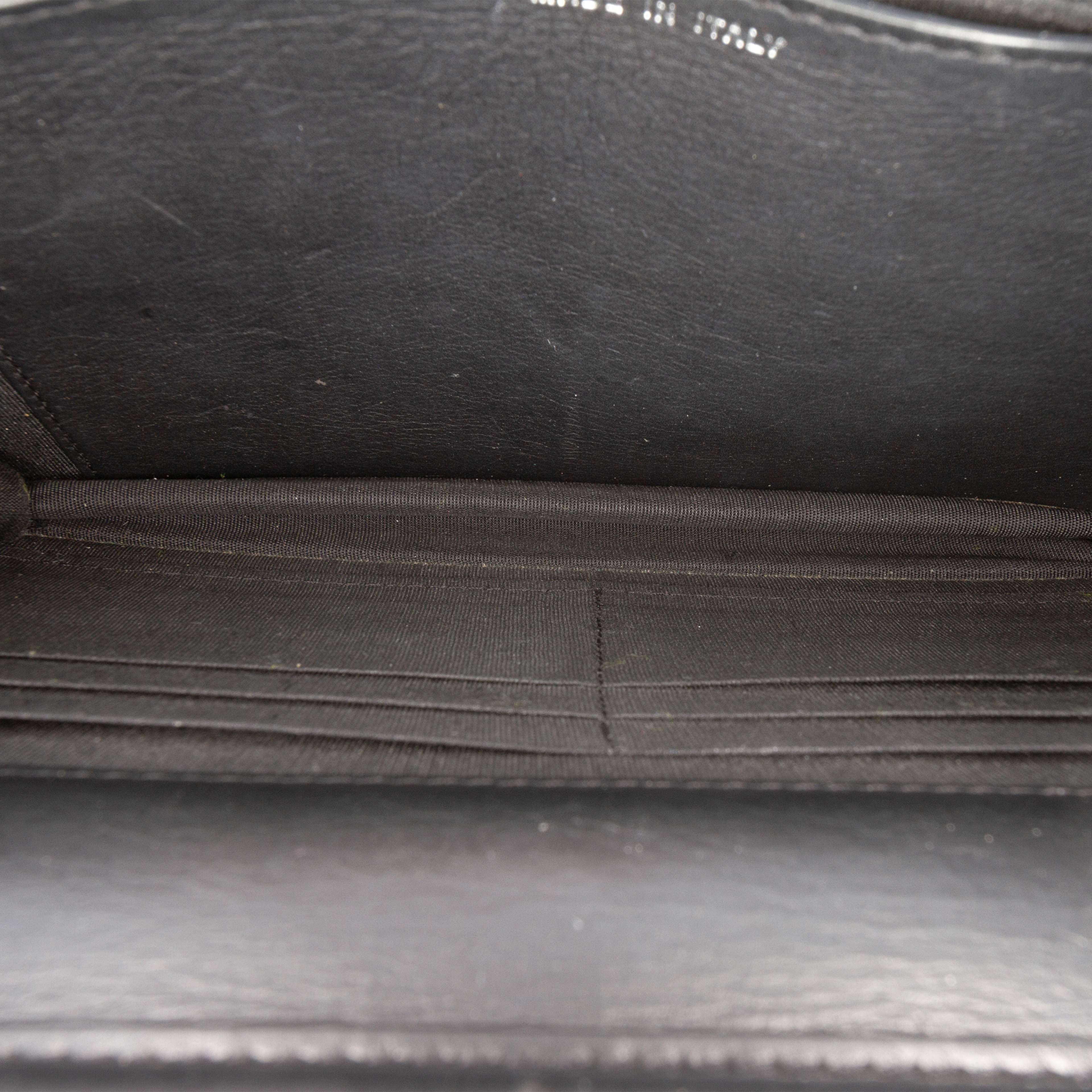 Chanel Chevron Lambskin Boy Wallet On Chain, från Luxclusif, i färgen black. Klicka för att öppna bilden i stort format