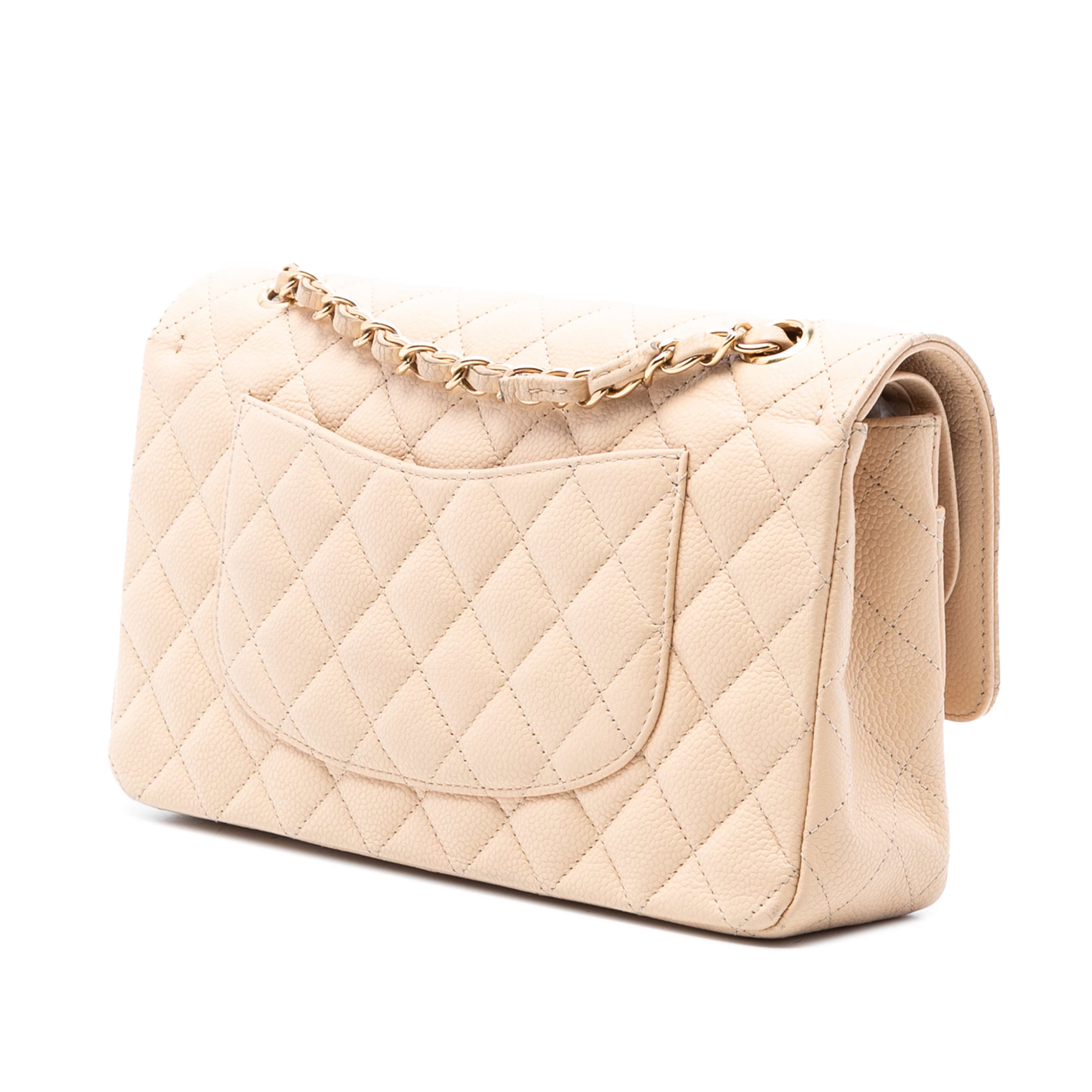 Chanel Medium Classic Caviar Double Flap, från Luxclusif, i färgen beige. Klicka för att öppna bilden i stort format