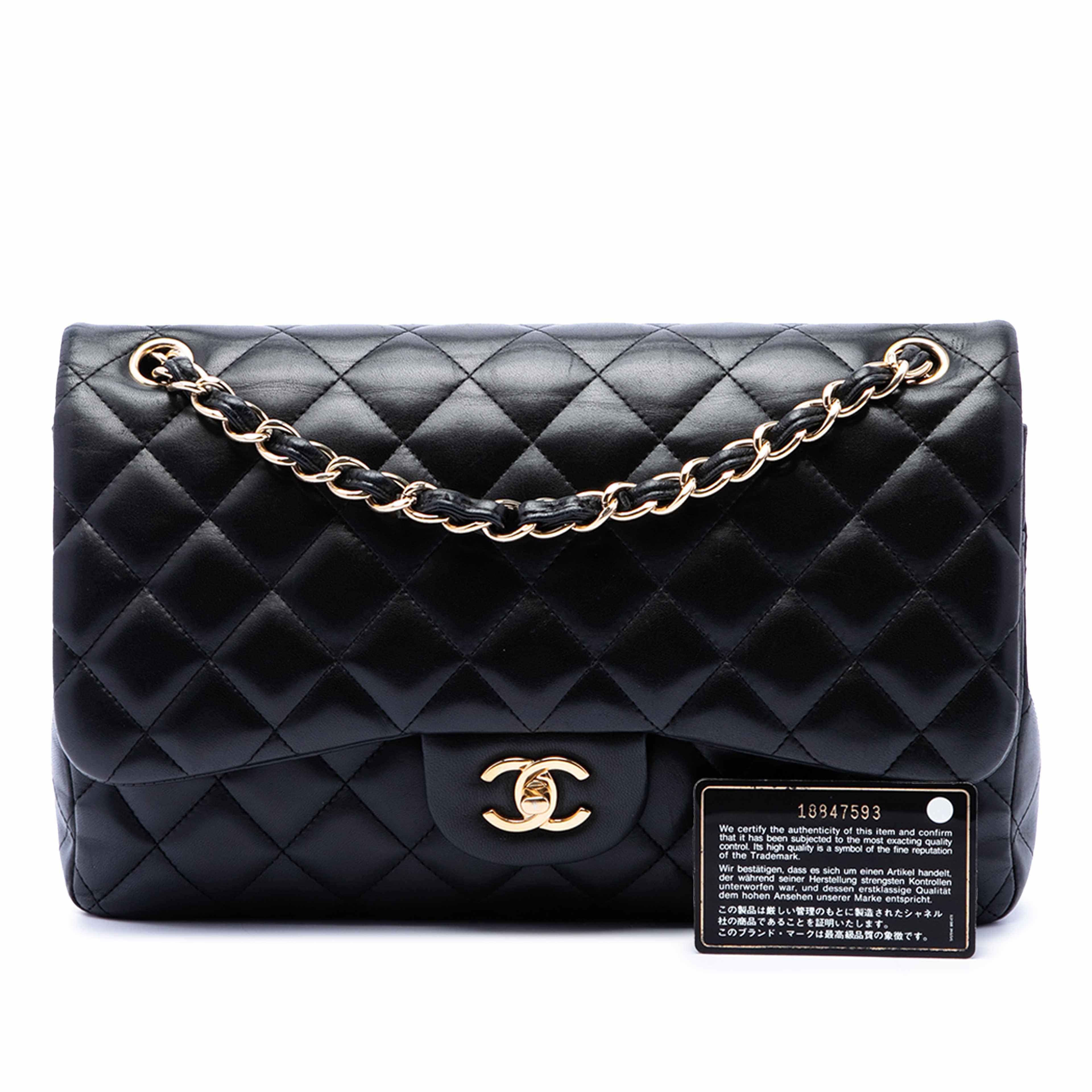 Chanel Jumbo Classic Lambskin Double Flap, från Luxclusif, i färgen svart. Klicka för att öppna bilden i stort format