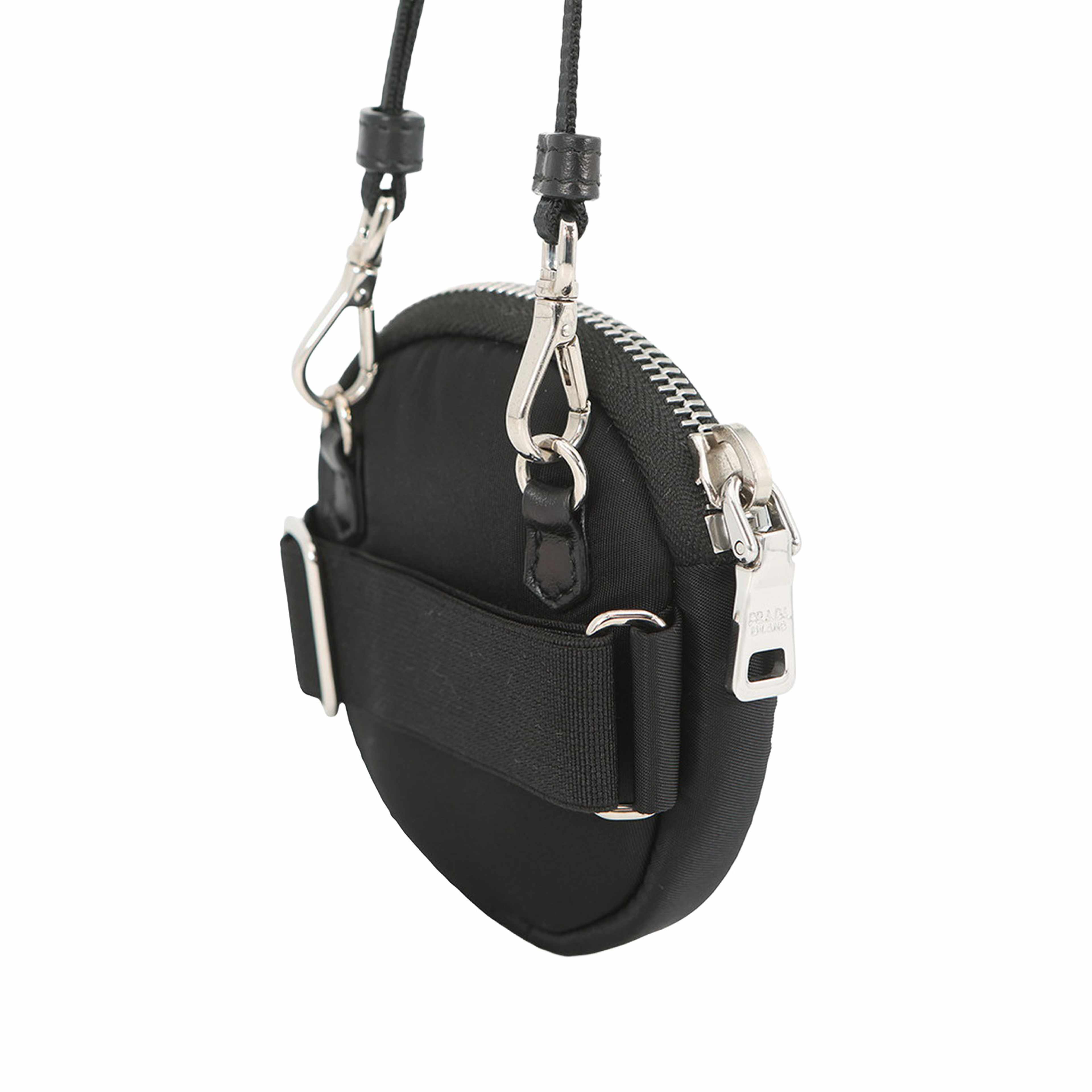 Prada Mini Tessuto Round Pouch Crossbody, från Luxclusif, i färgen svart. Klicka för att öppna bilden i stort format