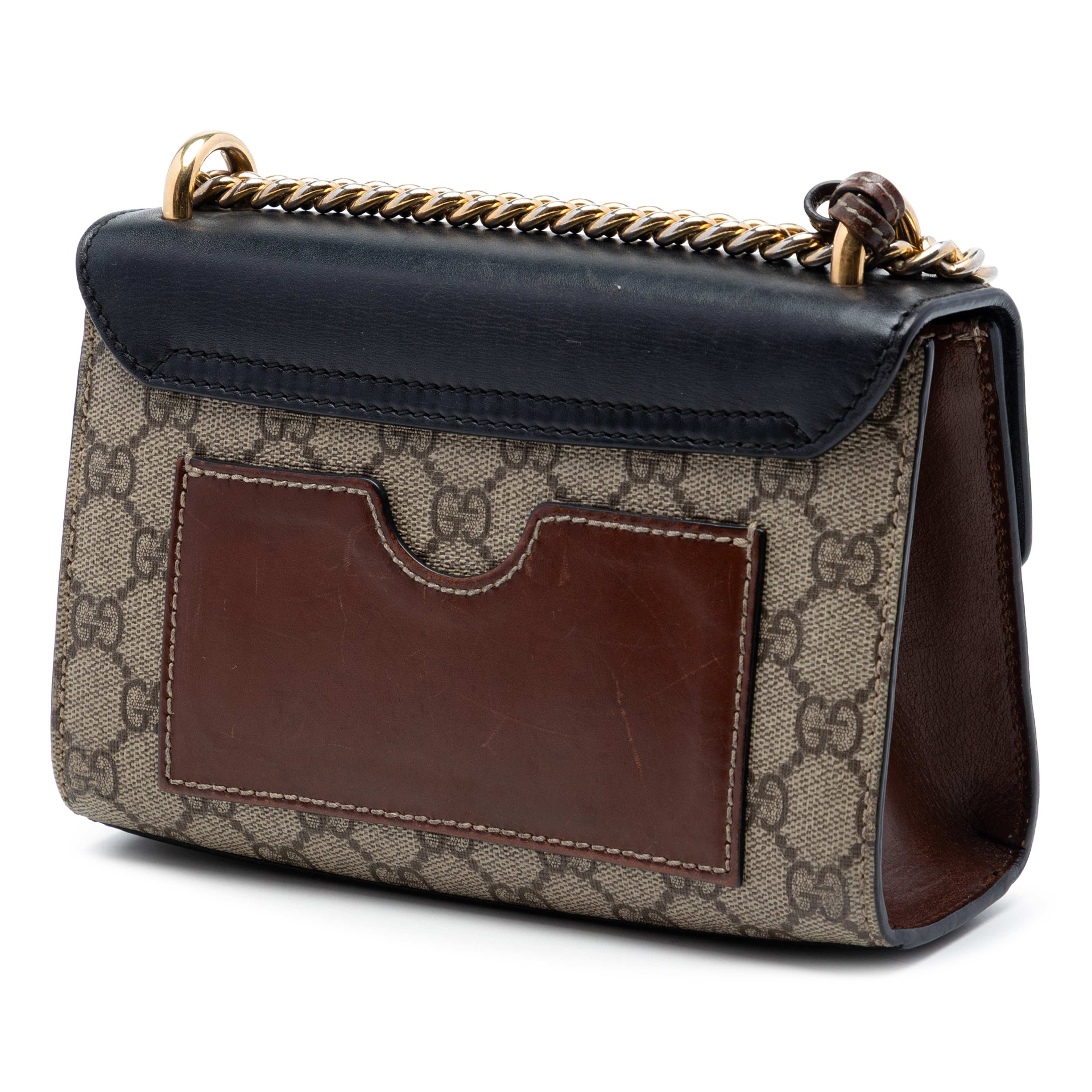 Gucci Small Gg Supreme Padlock Crossbody, från Luxclusif, i färgen beige. Klicka för att öppna bilden i stort format