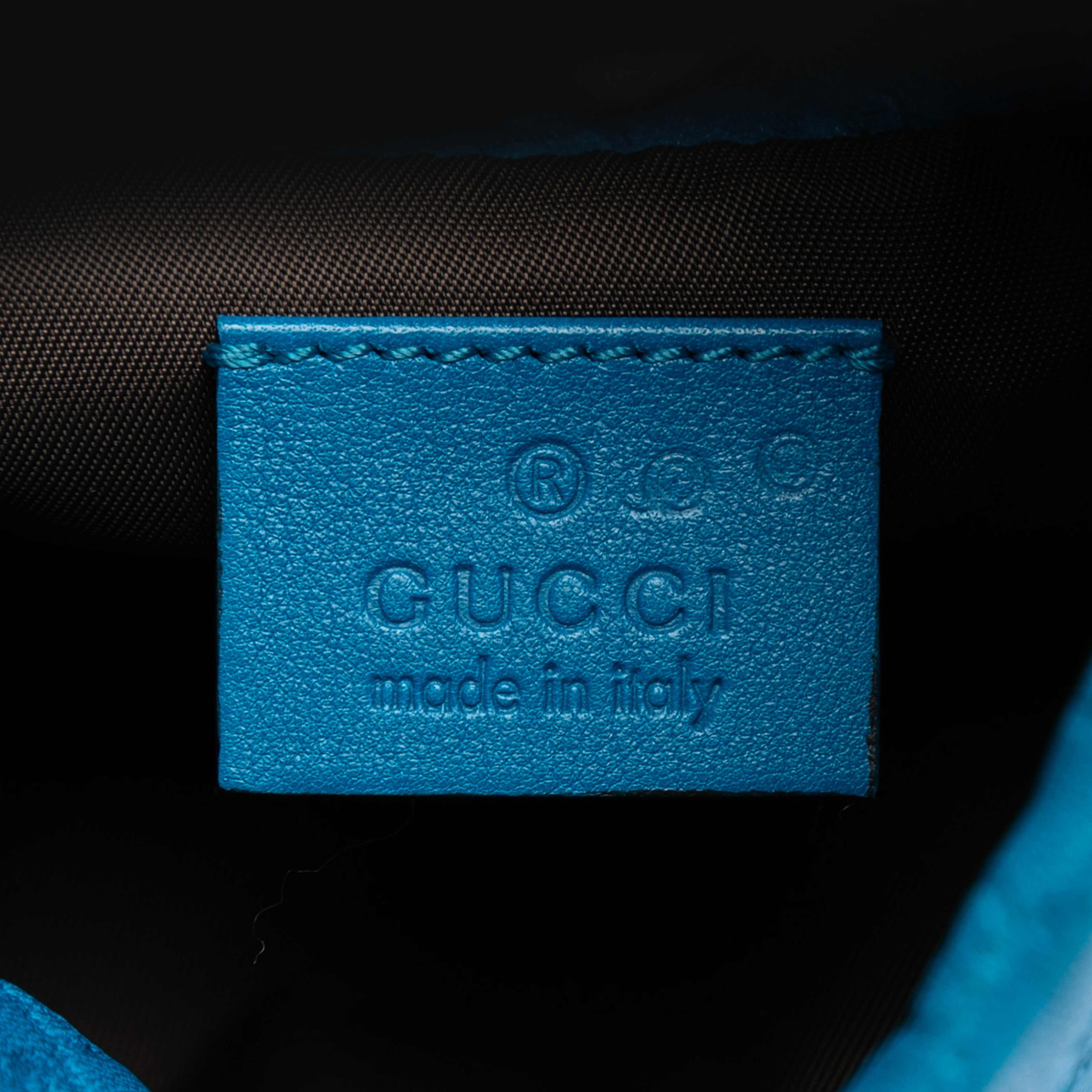 Gucci Microguccissima Drawstring Pouch, från Luxclusif, i färgen blue. Klicka för att öppna bilden i stort format