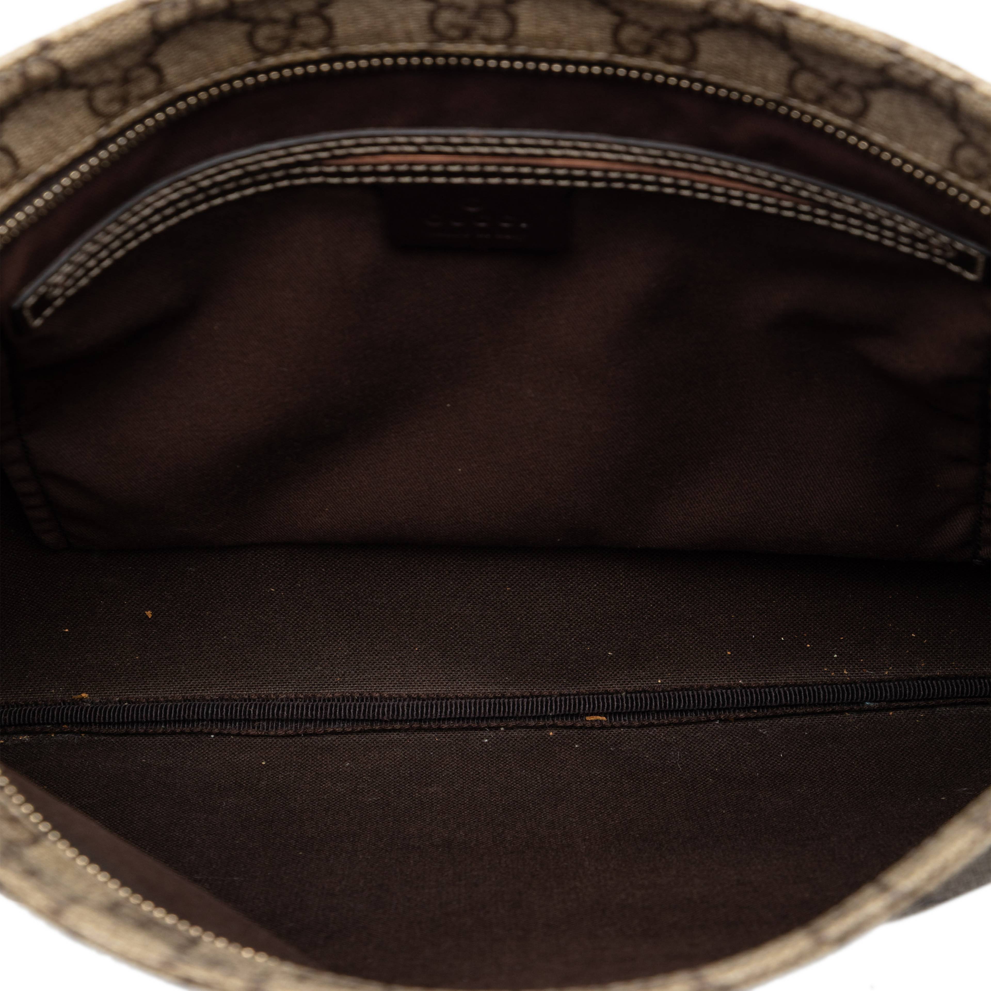 Gucci Gg Supreme Crossbody, från Luxclusif, i färgen beige. Klicka för att öppna bilden i stort format