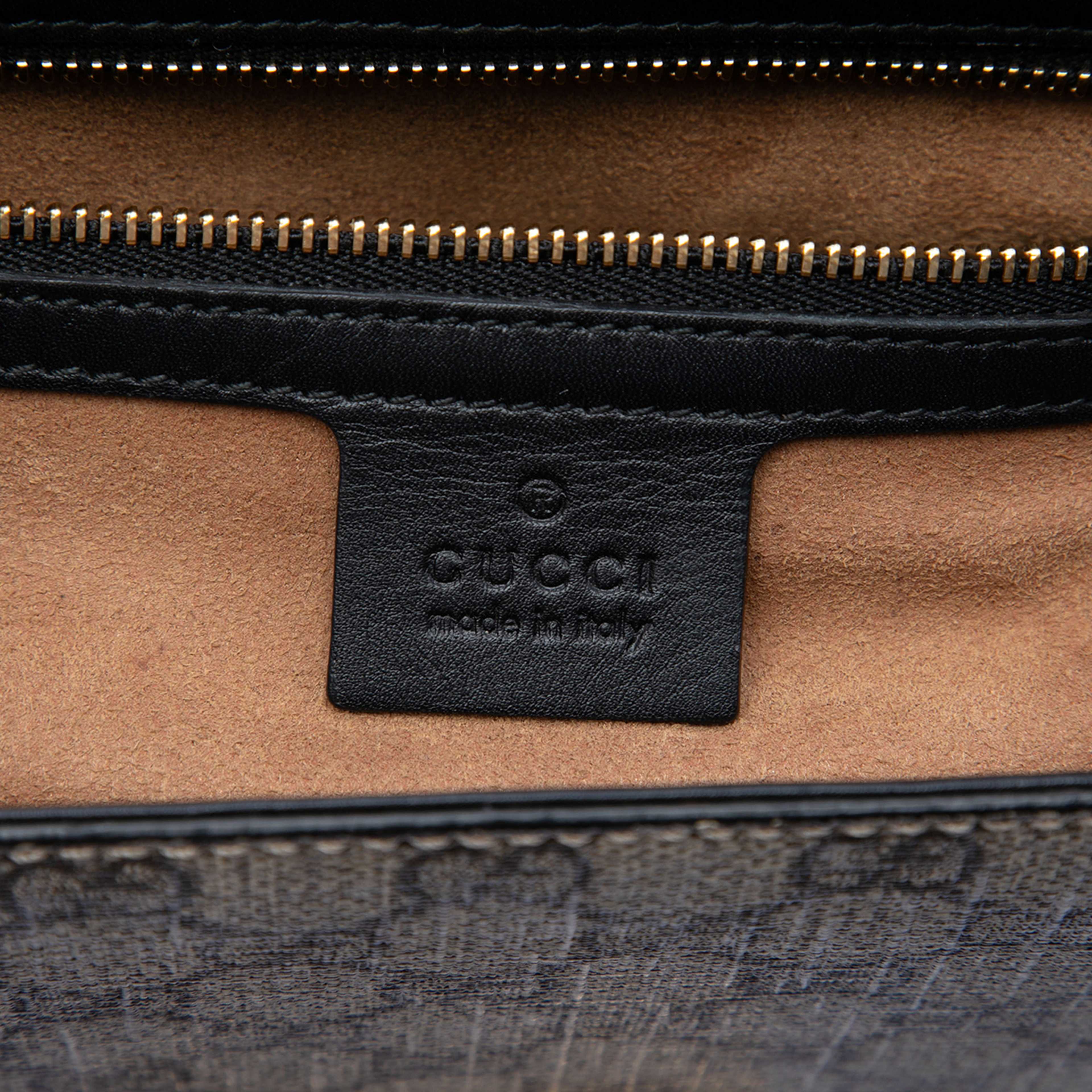 Gucci Medium Gg Supreme Padlock Shoulder Bag, från Luxclusif, i färgen beige. Klicka för att öppna bilden i stort format