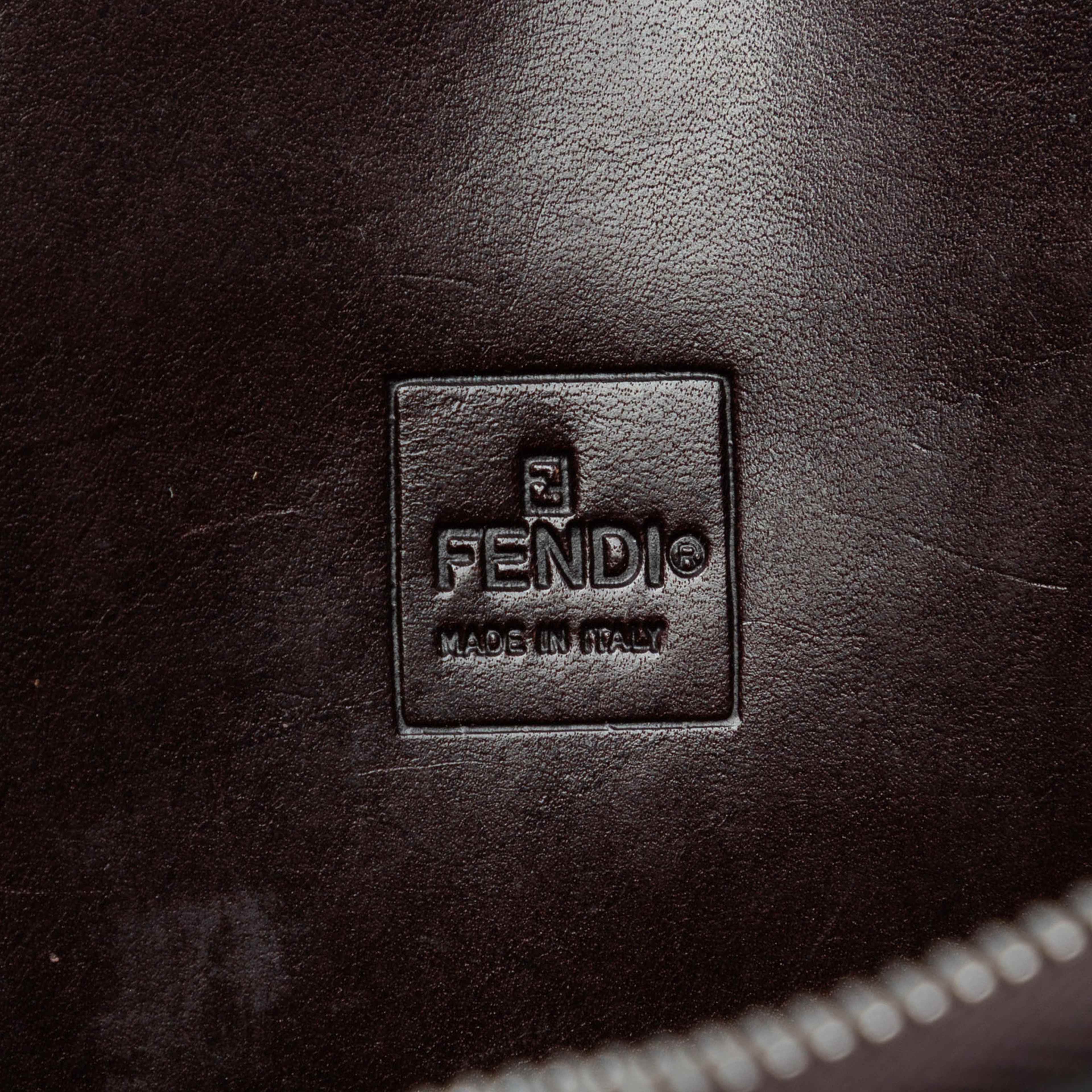 Fendi Zucca Canvas Pochette Crossbody, från Luxclusif, i färgen brown. Klicka för att öppna bilden i stort format